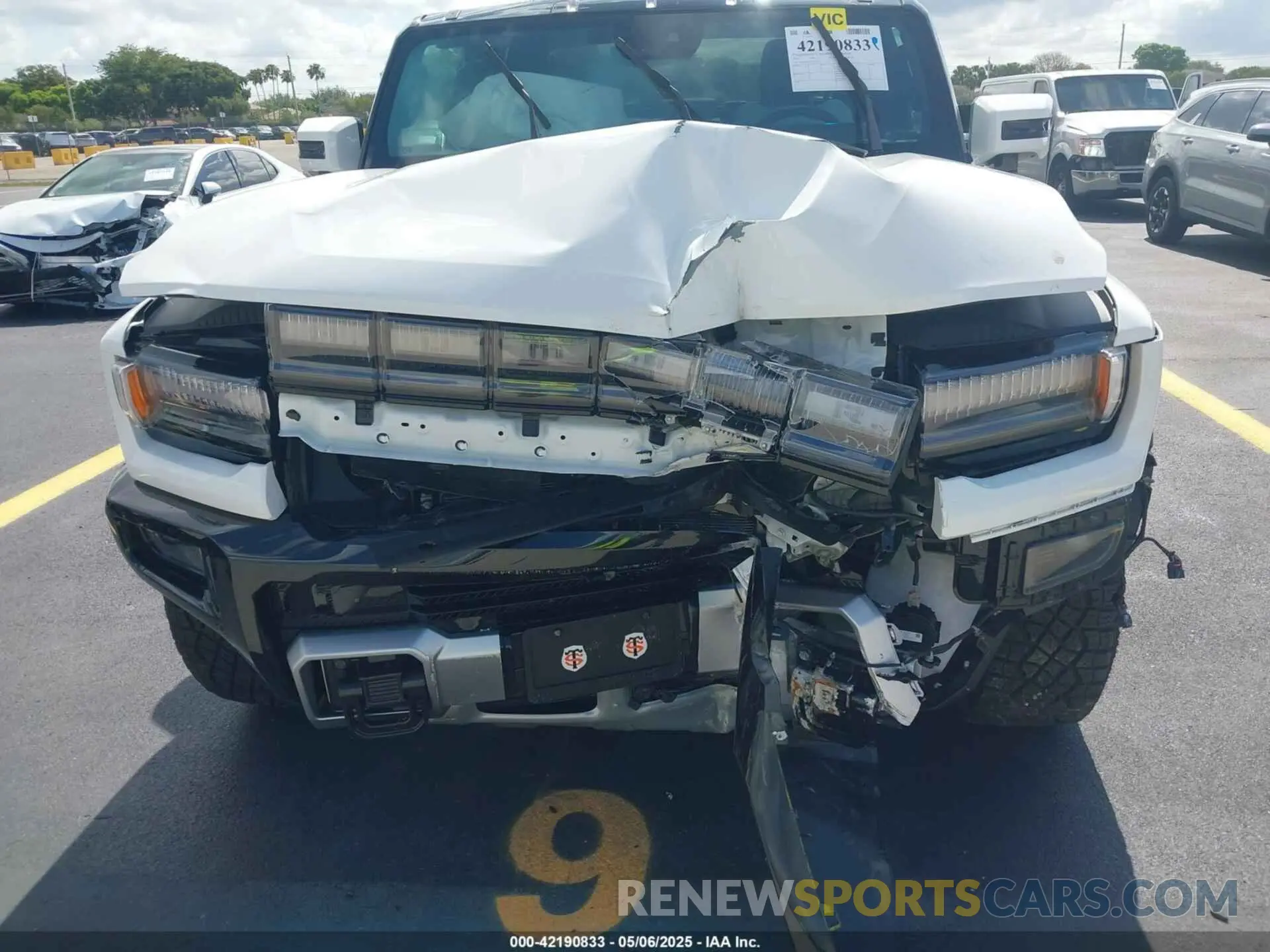 6 Photograph of a damaged car 1GT40FDA2NU101127 GMC HUMMER EV PICKUP 2022