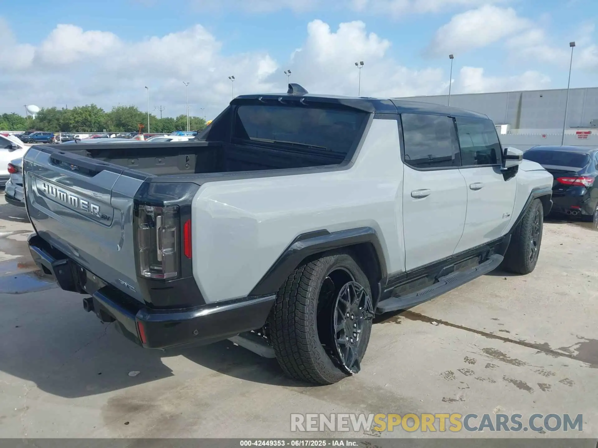 4 Photograph of a damaged car 1GT10BDD6RU111638 GMC HUMMER EV PICKUP 2024