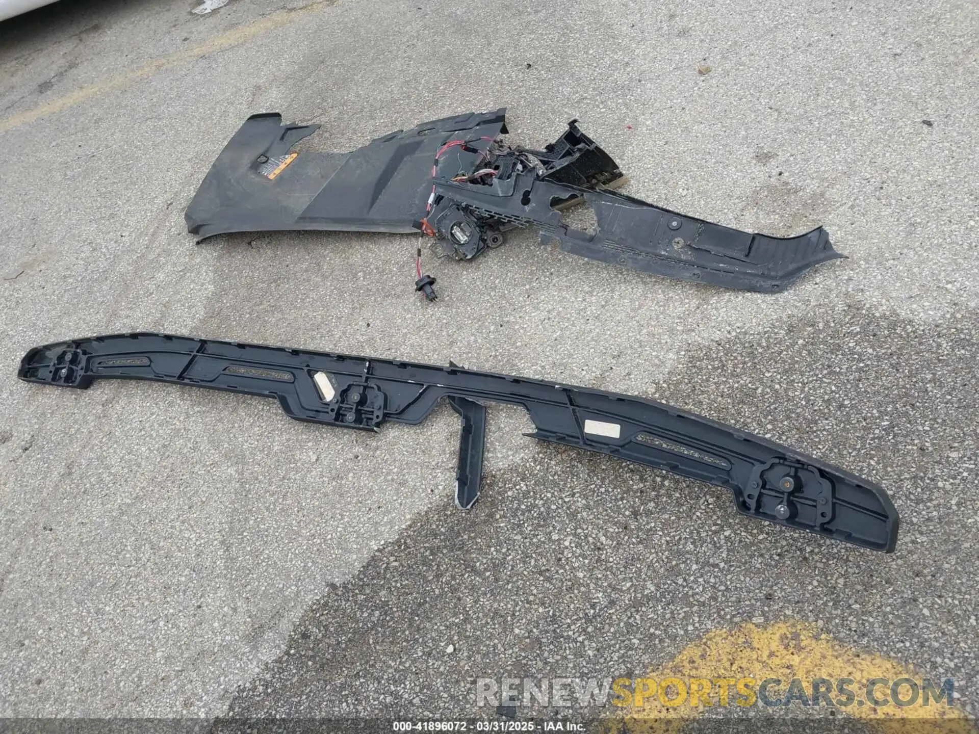 12 Photograph of a damaged car 1GT10DDB2RU113168 GMC HUMMER EV PICKUP 2024