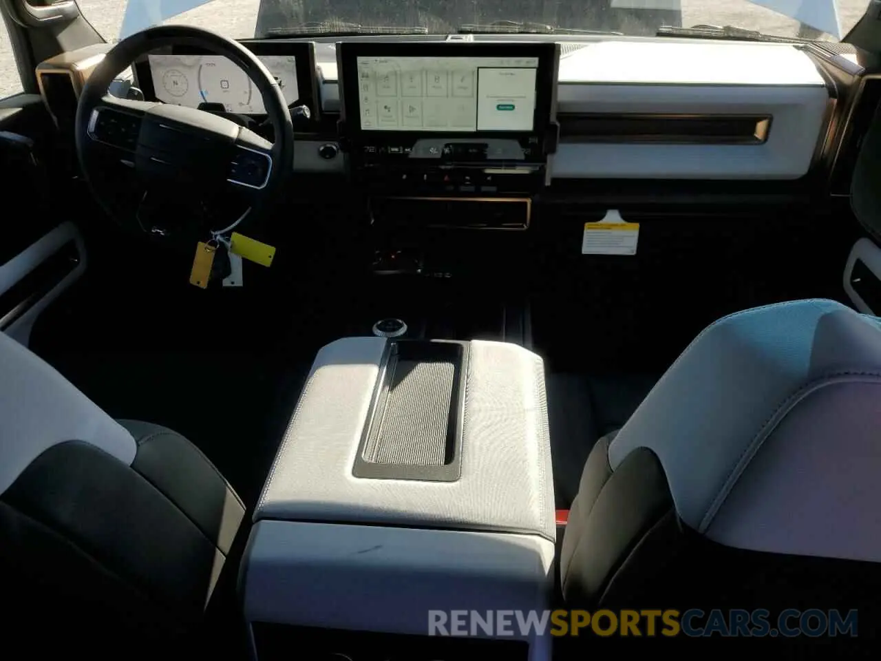 8 Фотография поврежденного автомобиля 1GT10DDB1SU103382 GMC HUMMER PIC 2025