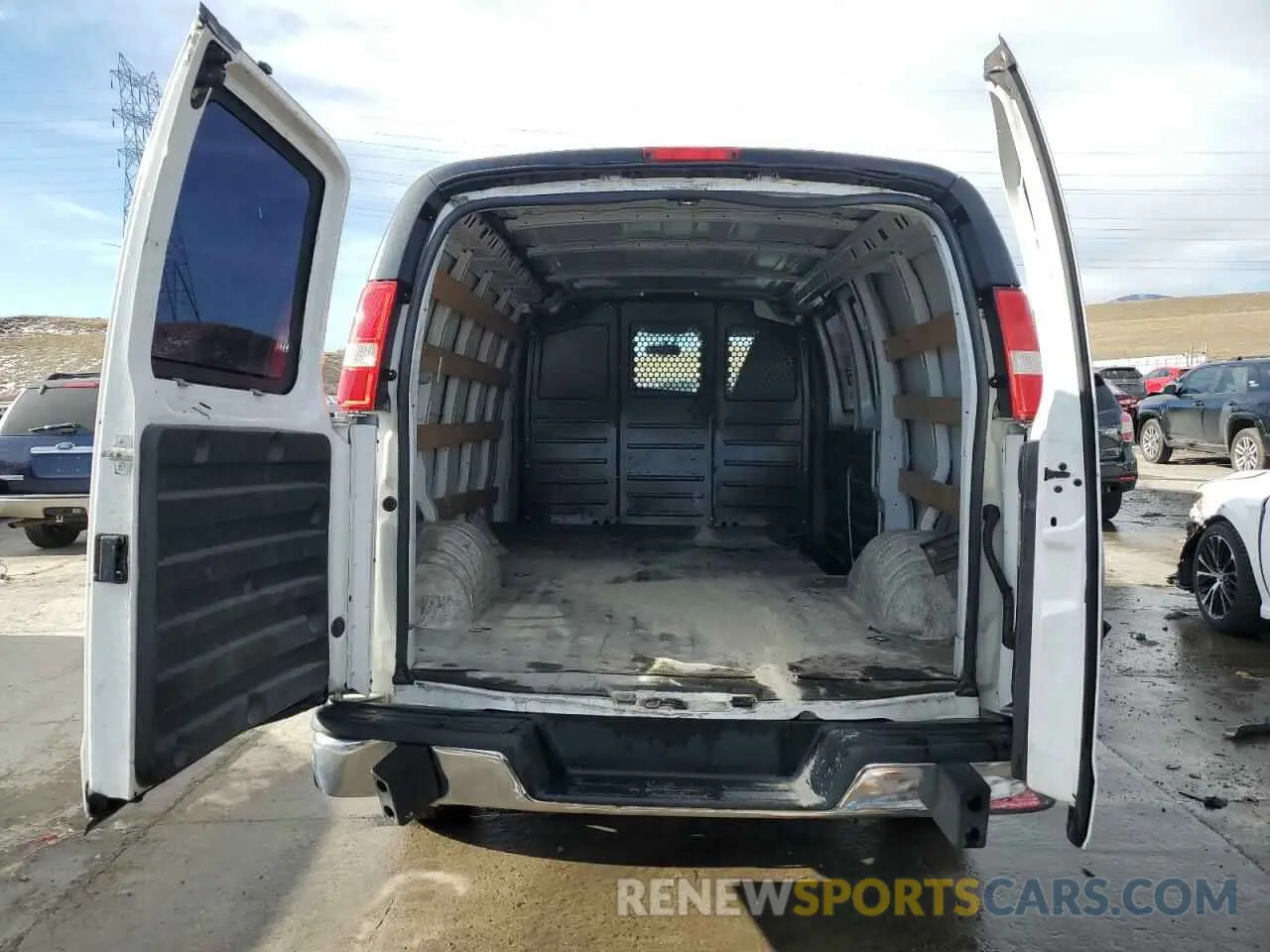 6 Фотография поврежденного автомобиля 1GTW7AFGXL1264289 GMC SAVANA 2020