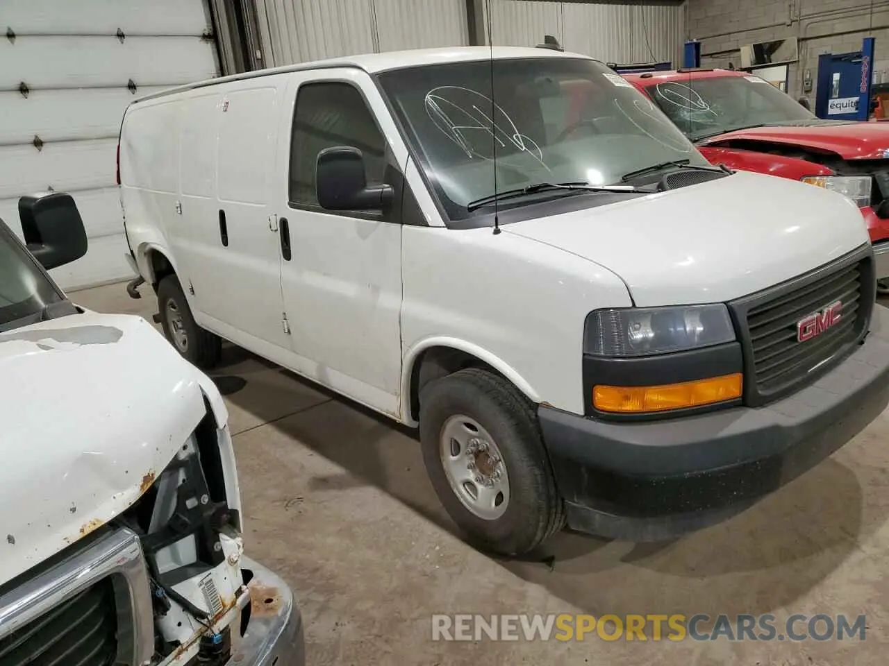 4 Фотография поврежденного автомобиля 1GTW7AFPXL1273588 GMC SAVANA 2020