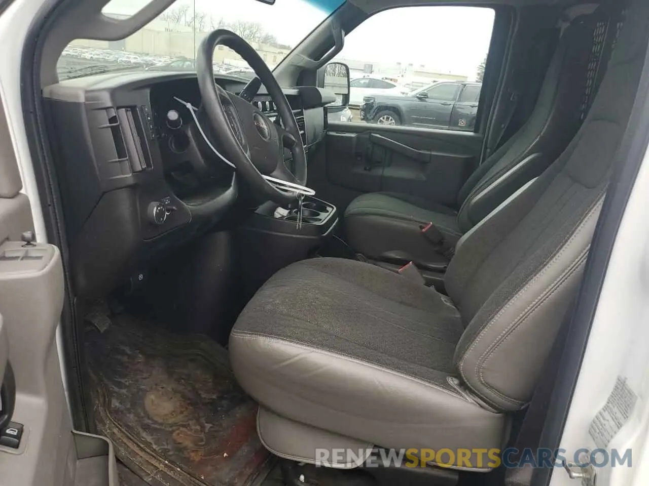 7 Photograph of a damaged car 1GTW7AFP2M1213659 GMC SAVANA 2021