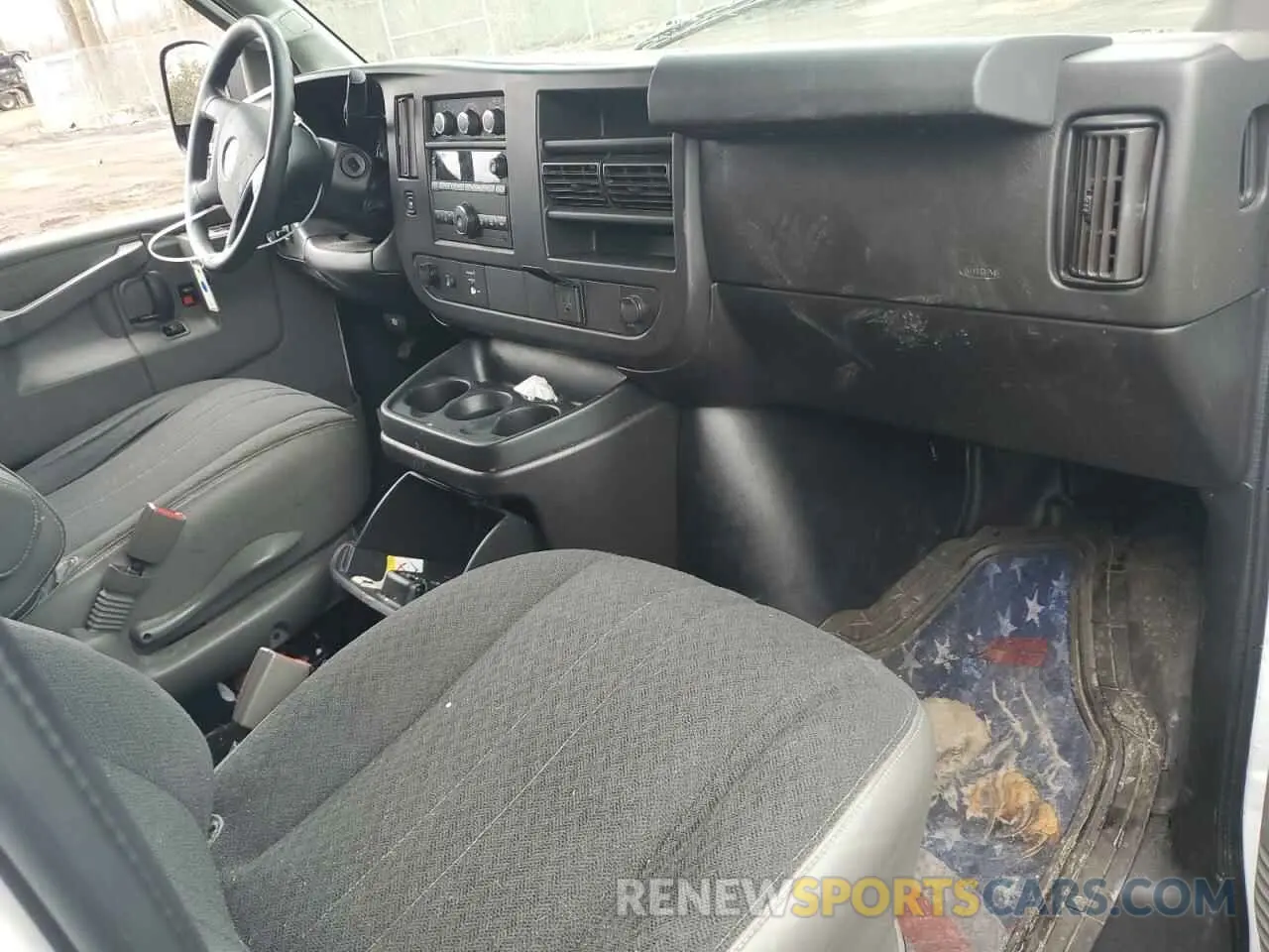 8 Photograph of a damaged car 1GTW7AFP2M1213659 GMC SAVANA 2021