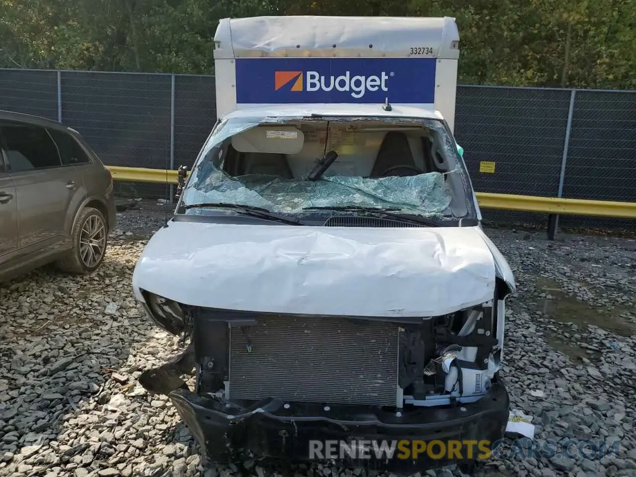 5 Photograph of a damaged car 1GDY7RFP0N1253727 GMC SAVANA 2022