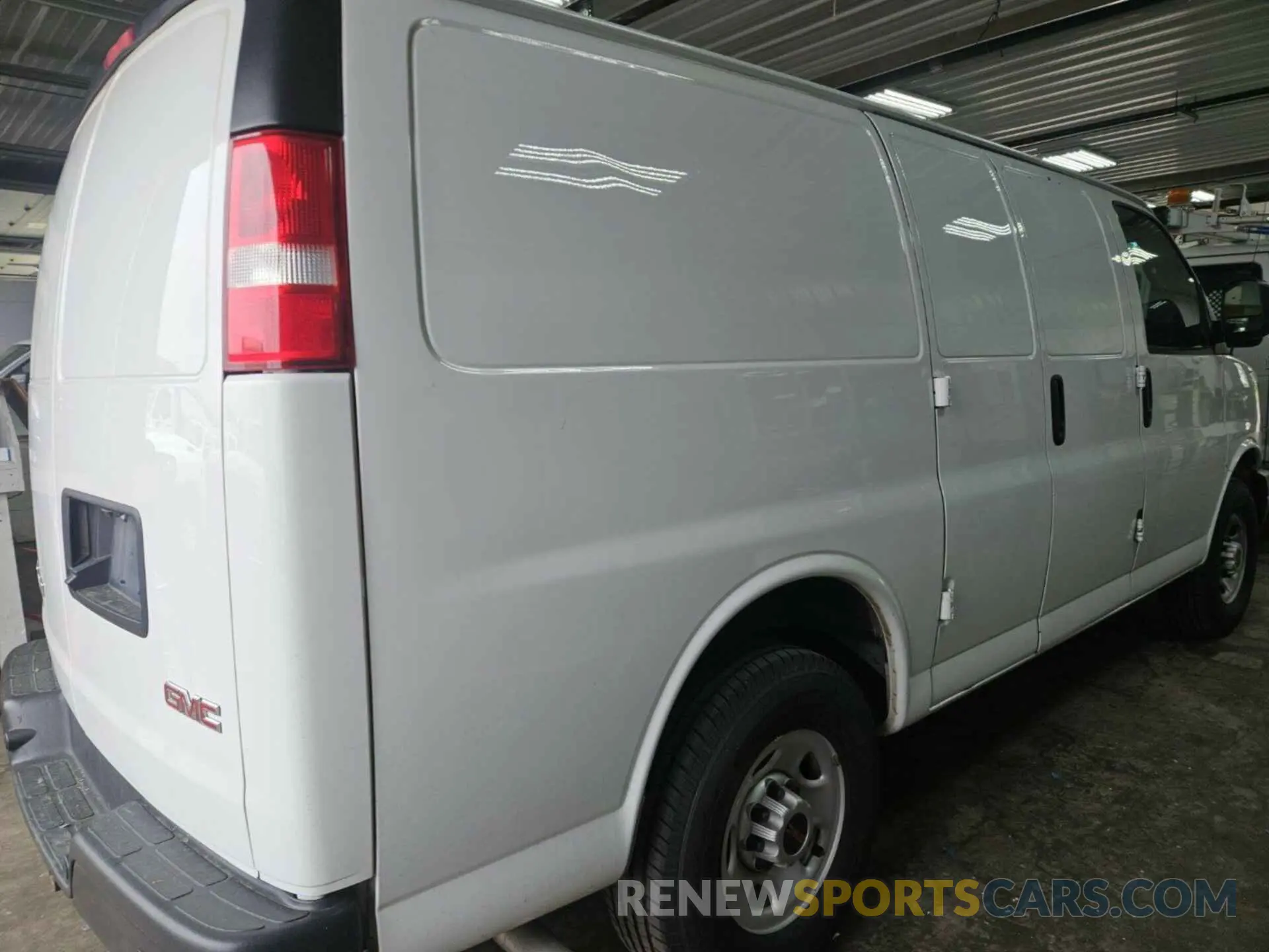 17 Фотография поврежденного автомобиля 1GTW7AFP2N1140746 GMC SAVANA 2022