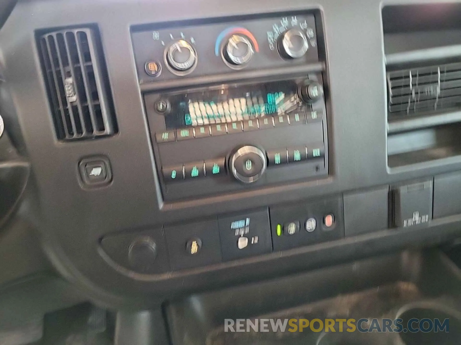 20 Фотография поврежденного автомобиля 1GTW7AFP2N1140746 GMC SAVANA 2022