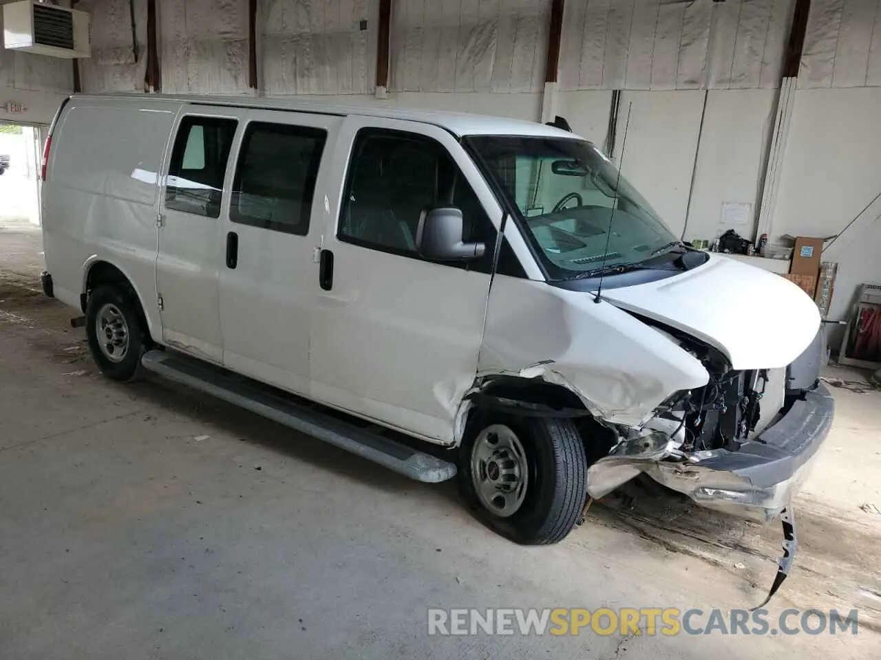 4 Photograph of a damaged car 1GTW7AFP3N1200954 GMC SAVANA 2022