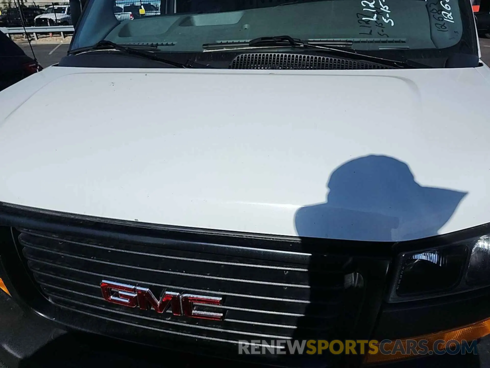 14 Photograph of a damaged car 1GTW7AFP4N1157550 GMC SAVANA 2022