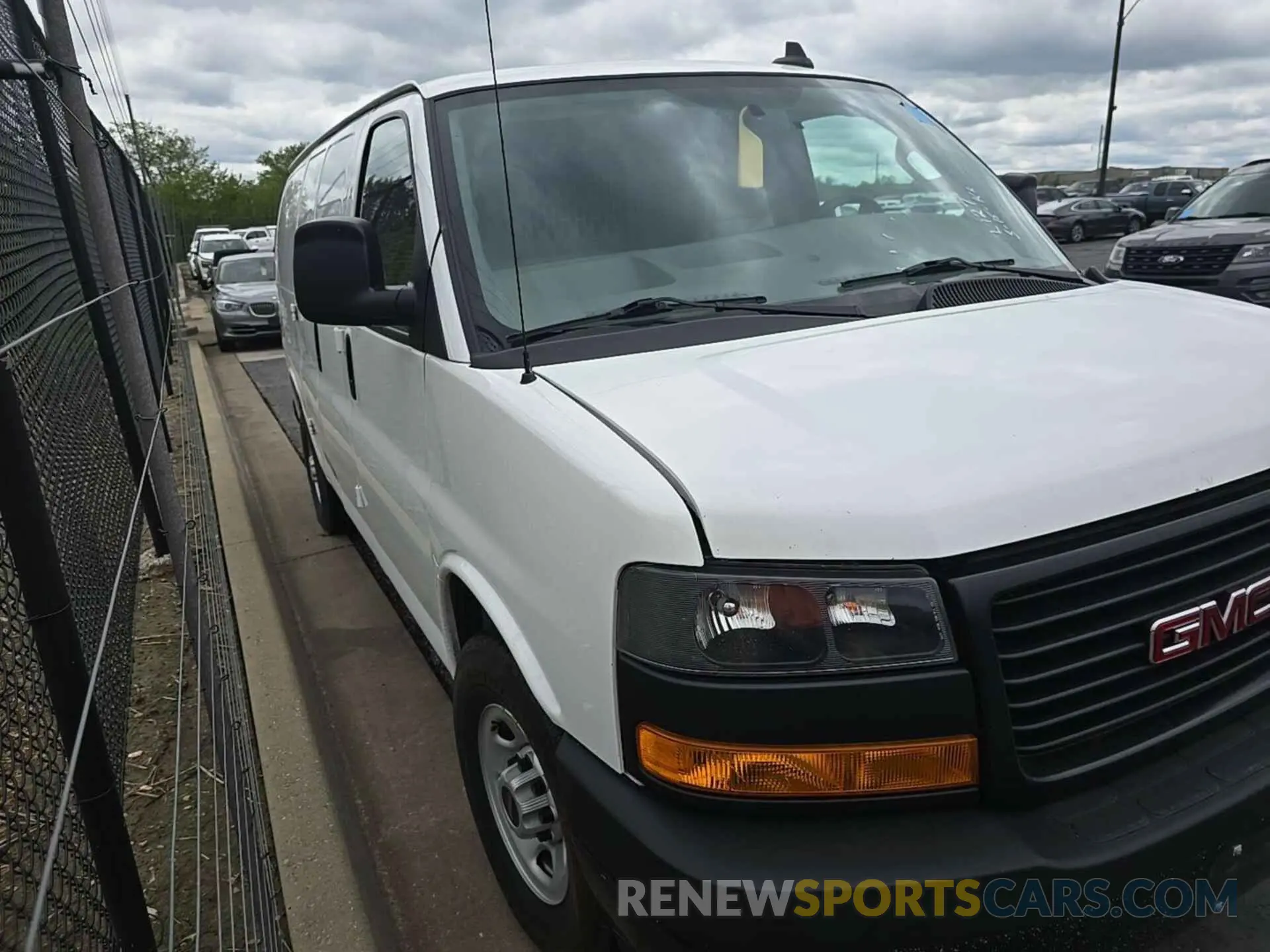 2 Photograph of a damaged car 1GTW7AFP4N1157550 GMC SAVANA 2022