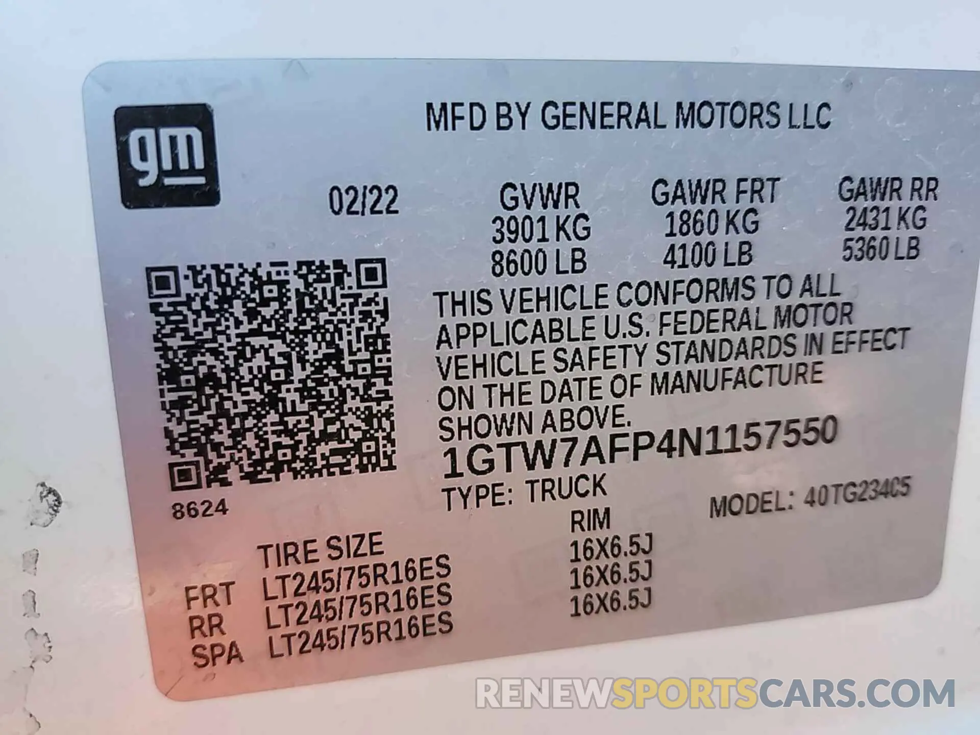 28 Photograph of a damaged car 1GTW7AFP4N1157550 GMC SAVANA 2022