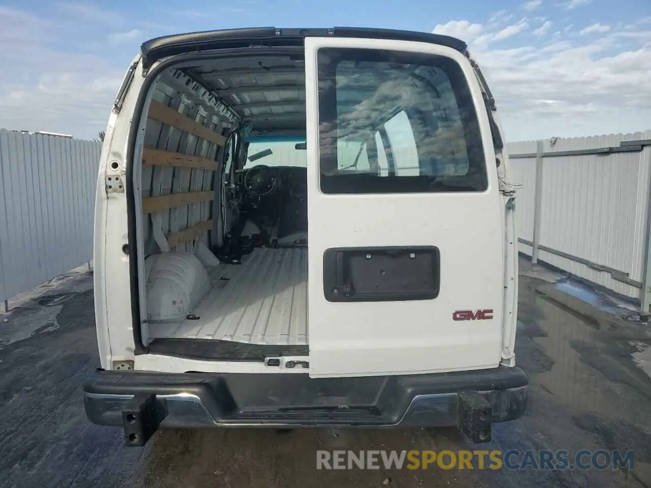 6 Photograph of a damaged car 1GTW7AFP6N1143245 GMC SAVANA 2022