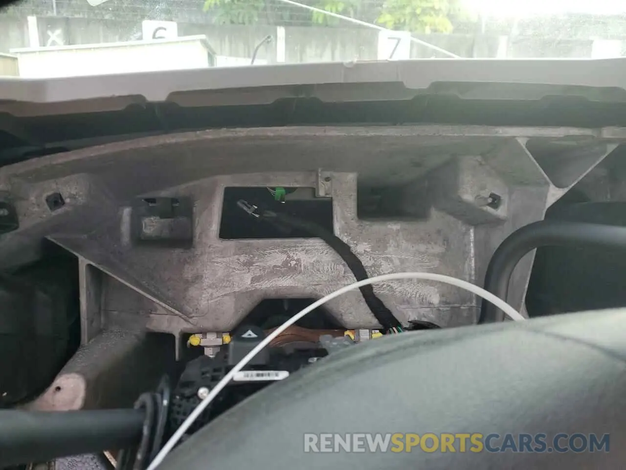 9 Photograph of a damaged car 1GTW7AFP6N1143245 GMC SAVANA 2022