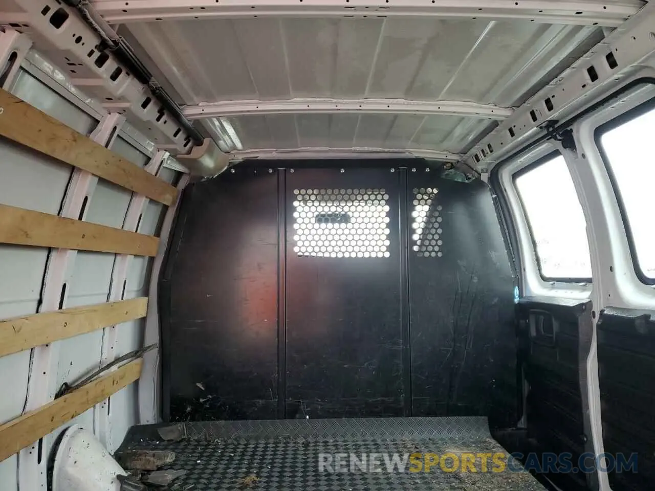 10 Фотография поврежденного автомобиля 1GTW7AFP8N1147653 GMC SAVANA 2022