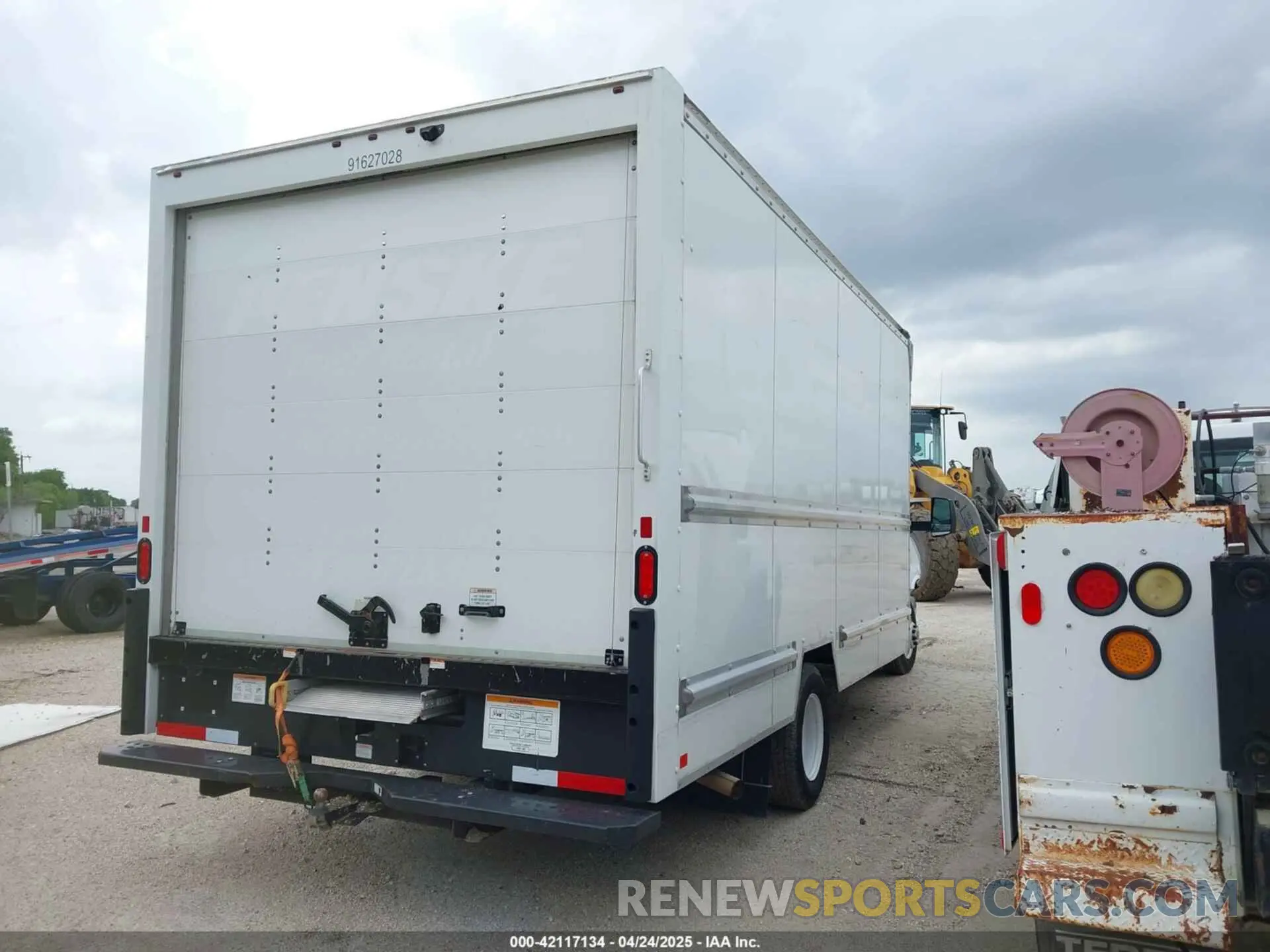 4 Фотография поврежденного автомобиля 7GZ37TC74NN007999 GMC SAVANA 2022