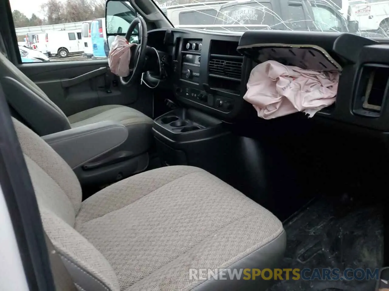 5 Photograph of a damaged car 1GD07RF71P1194316 GMC SAVANA 2023