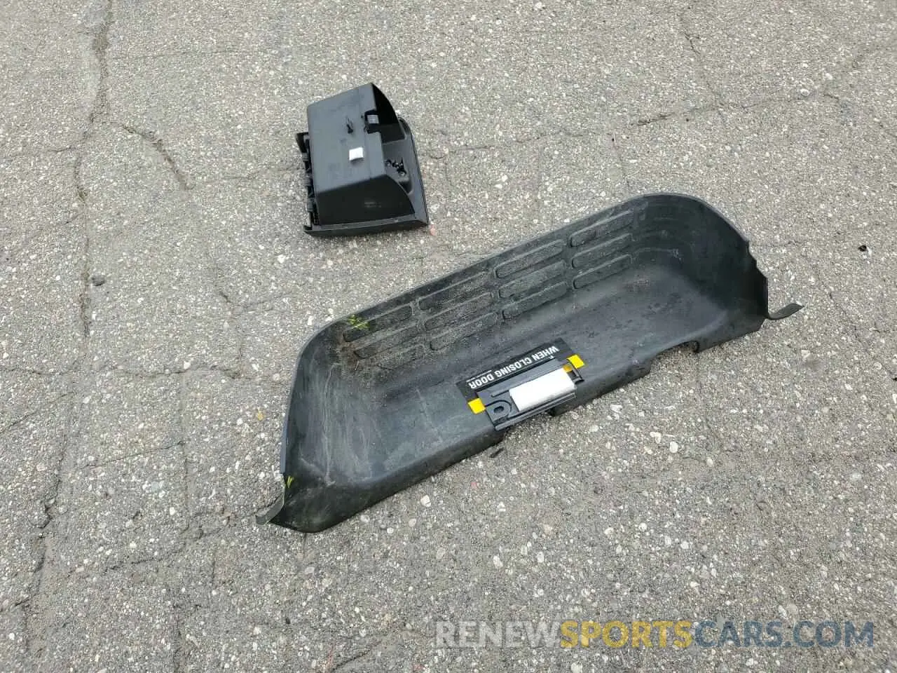 13 Photograph of a damaged car 1GTW7AFP8P1128118 GMC SAVANA 2023