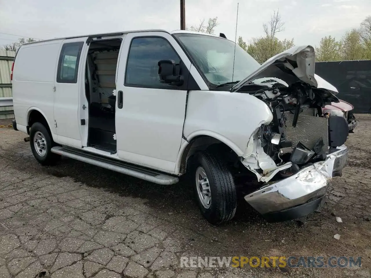 4 Photograph of a damaged car 1GTW7AFP8P1128118 GMC SAVANA 2023
