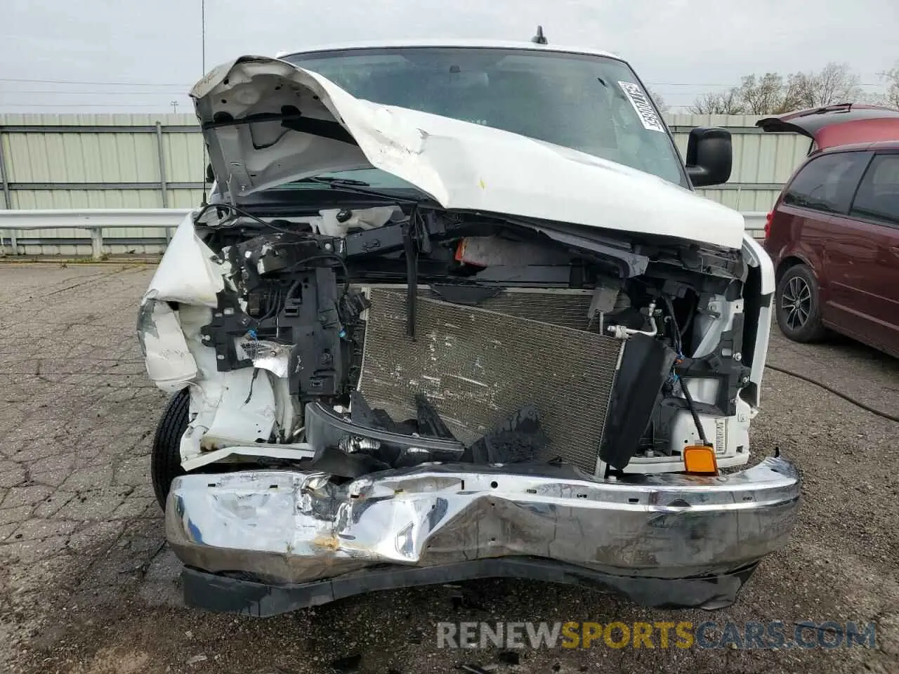 5 Photograph of a damaged car 1GTW7AFP8P1128118 GMC SAVANA 2023