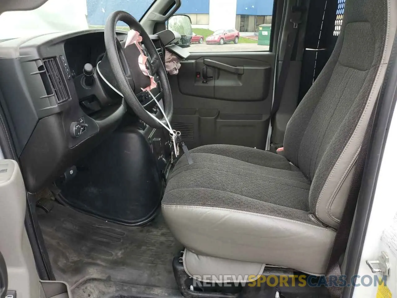 7 Photograph of a damaged car 1GTW7AFP8P1128118 GMC SAVANA 2023
