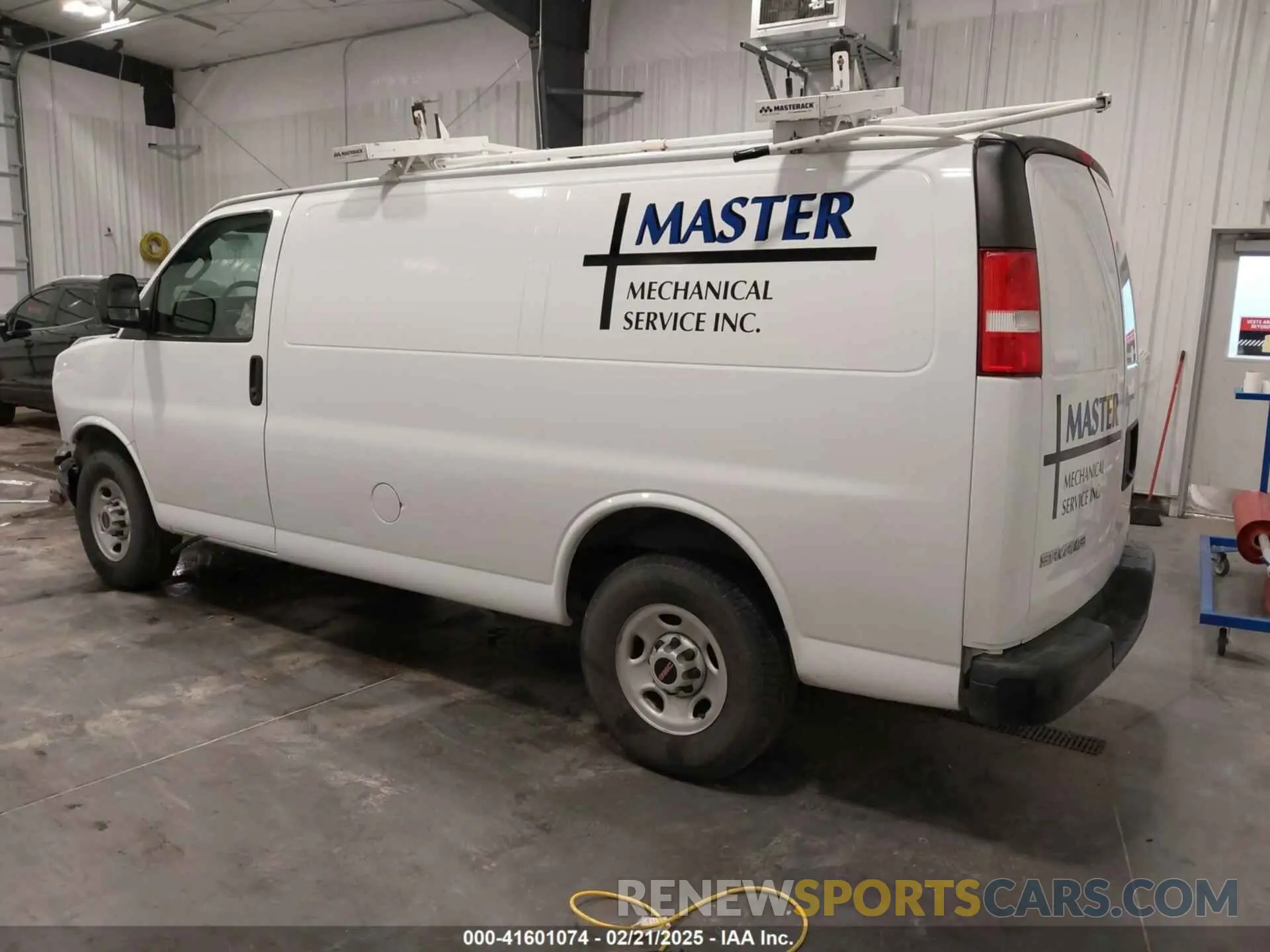 3 Фотография поврежденного автомобиля 1GTW7AFG2K1300474 GMC SAVANA 2500 2019