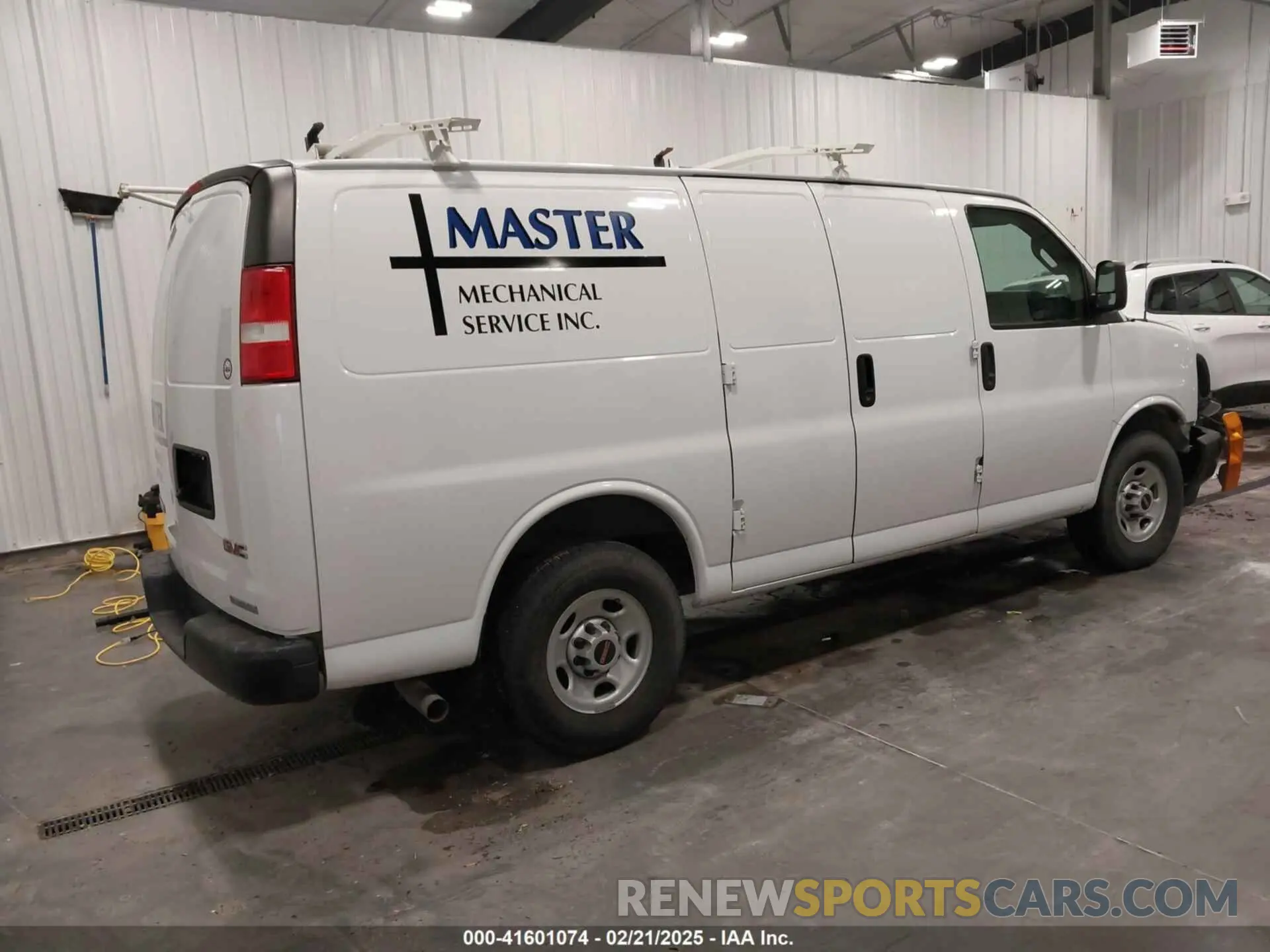4 Фотография поврежденного автомобиля 1GTW7AFG2K1300474 GMC SAVANA 2500 2019