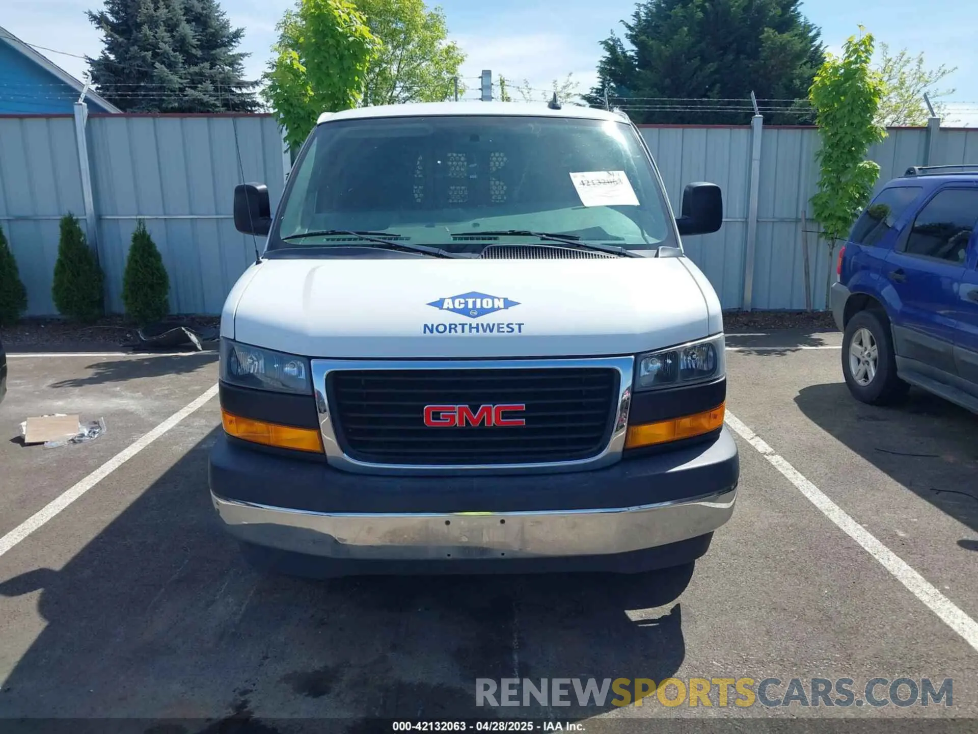 12 Photograph of a damaged car 1GTW7AFG4K1347442 GMC SAVANA 2500 2019