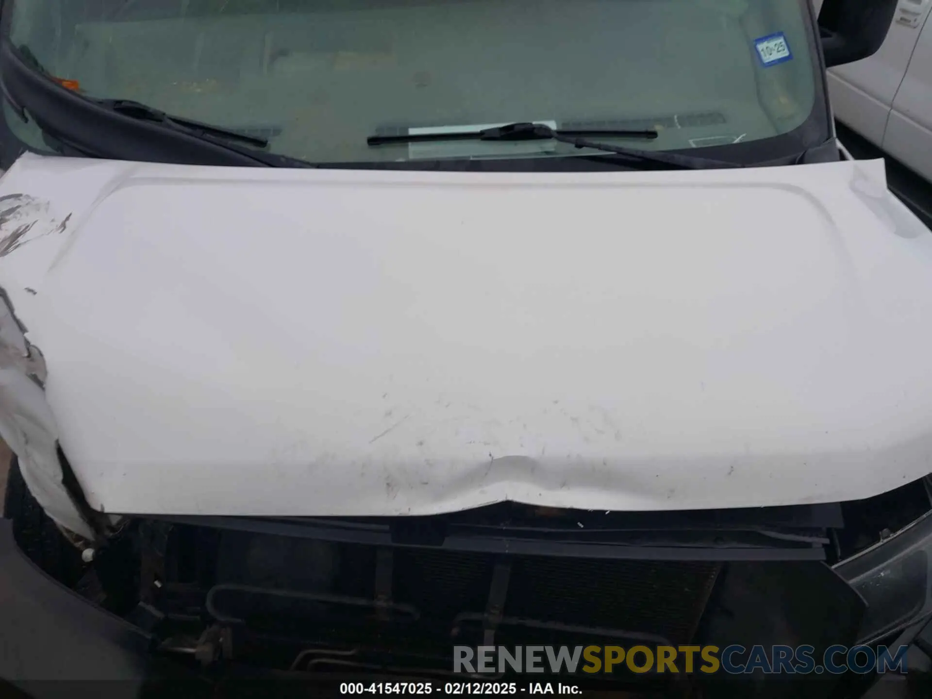 10 Photograph of a damaged car 1GTW7AFGXK1220517 GMC SAVANA 2500 2019