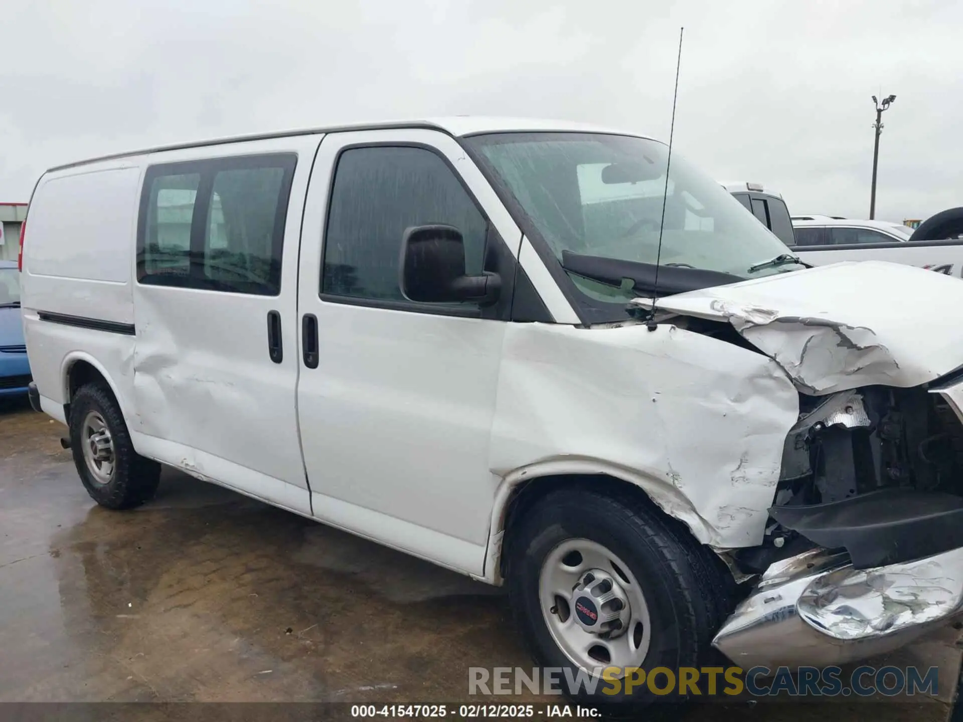 14 Photograph of a damaged car 1GTW7AFGXK1220517 GMC SAVANA 2500 2019