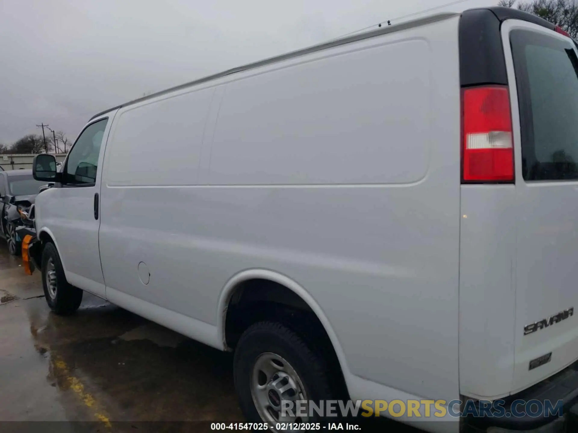 15 Photograph of a damaged car 1GTW7AFGXK1220517 GMC SAVANA 2500 2019