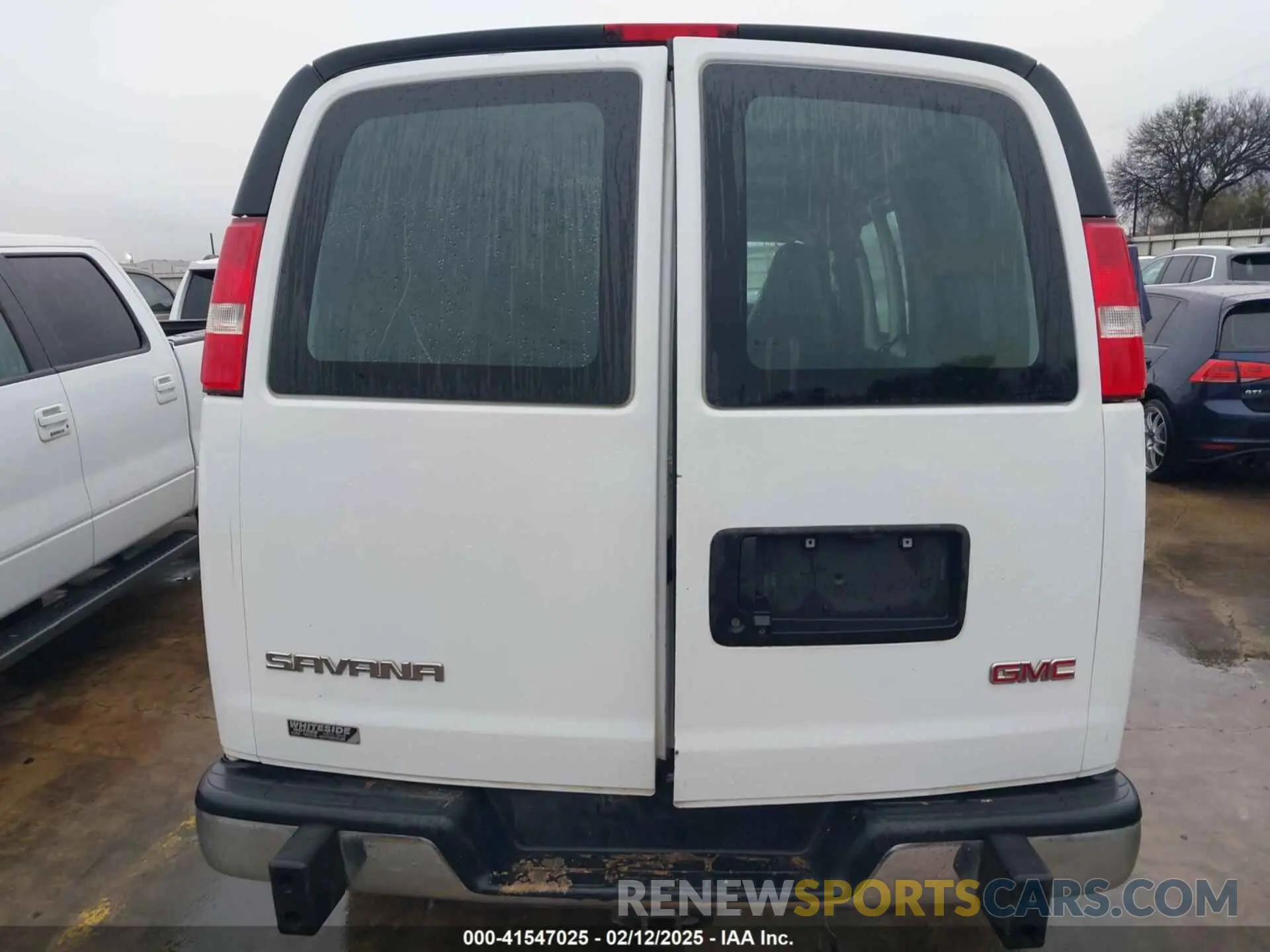 17 Photograph of a damaged car 1GTW7AFGXK1220517 GMC SAVANA 2500 2019