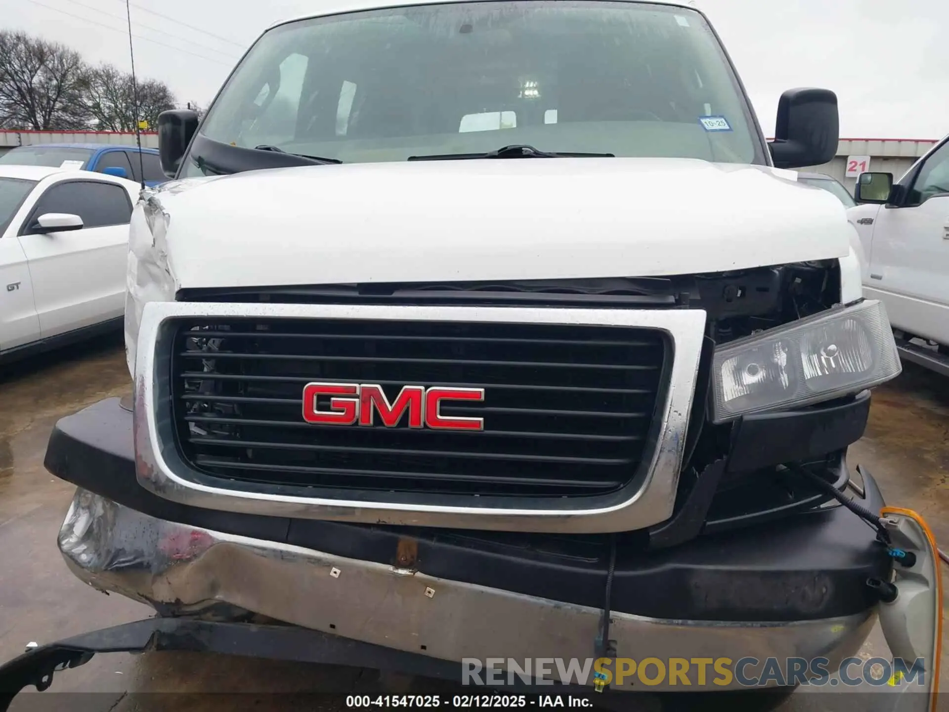 18 Photograph of a damaged car 1GTW7AFGXK1220517 GMC SAVANA 2500 2019