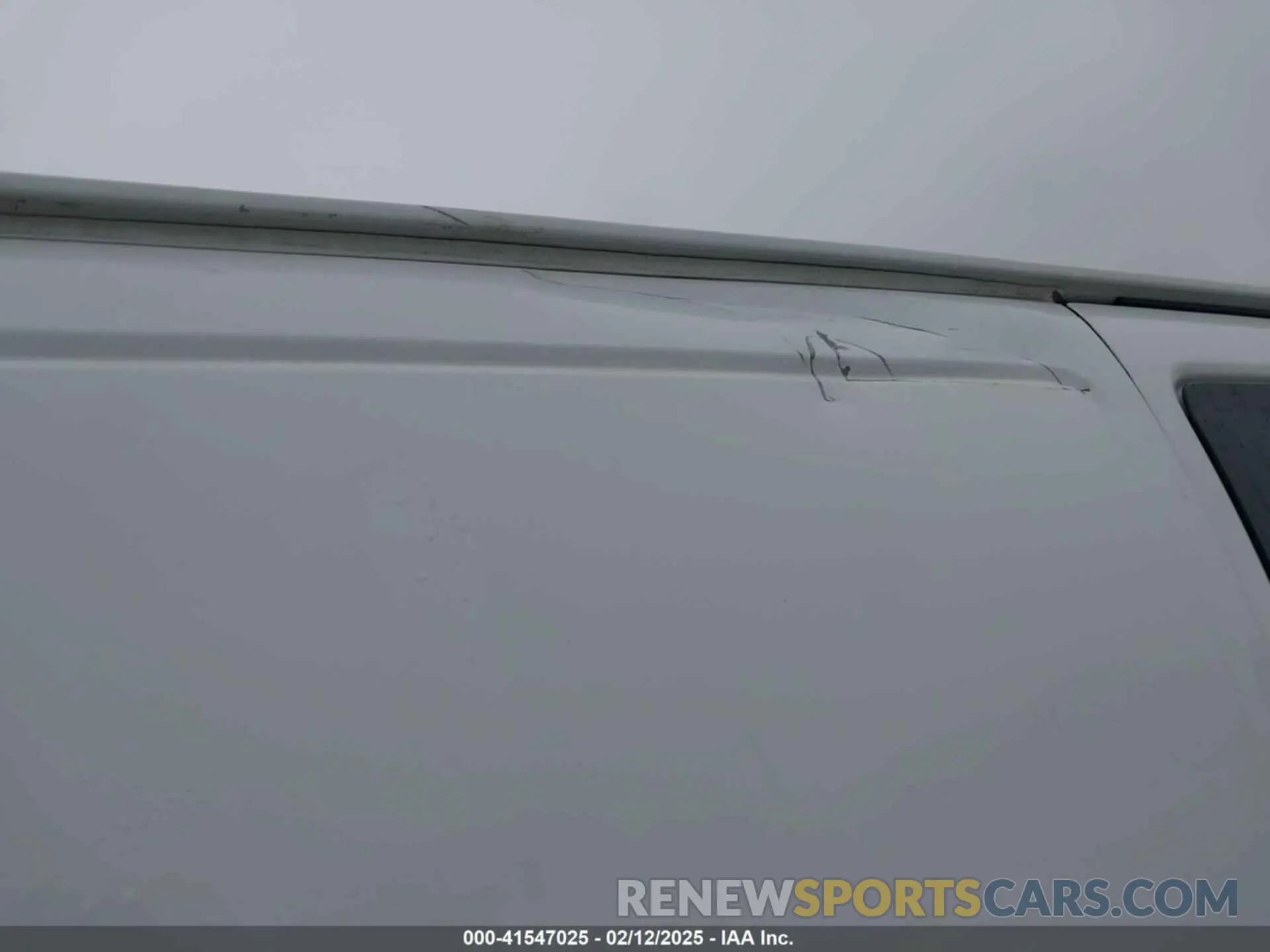 19 Photograph of a damaged car 1GTW7AFGXK1220517 GMC SAVANA 2500 2019