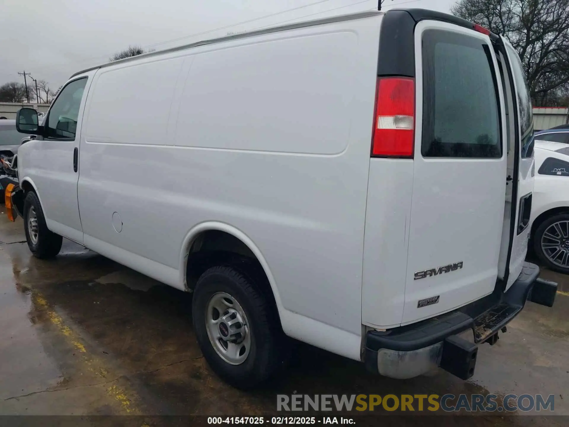 3 Photograph of a damaged car 1GTW7AFGXK1220517 GMC SAVANA 2500 2019