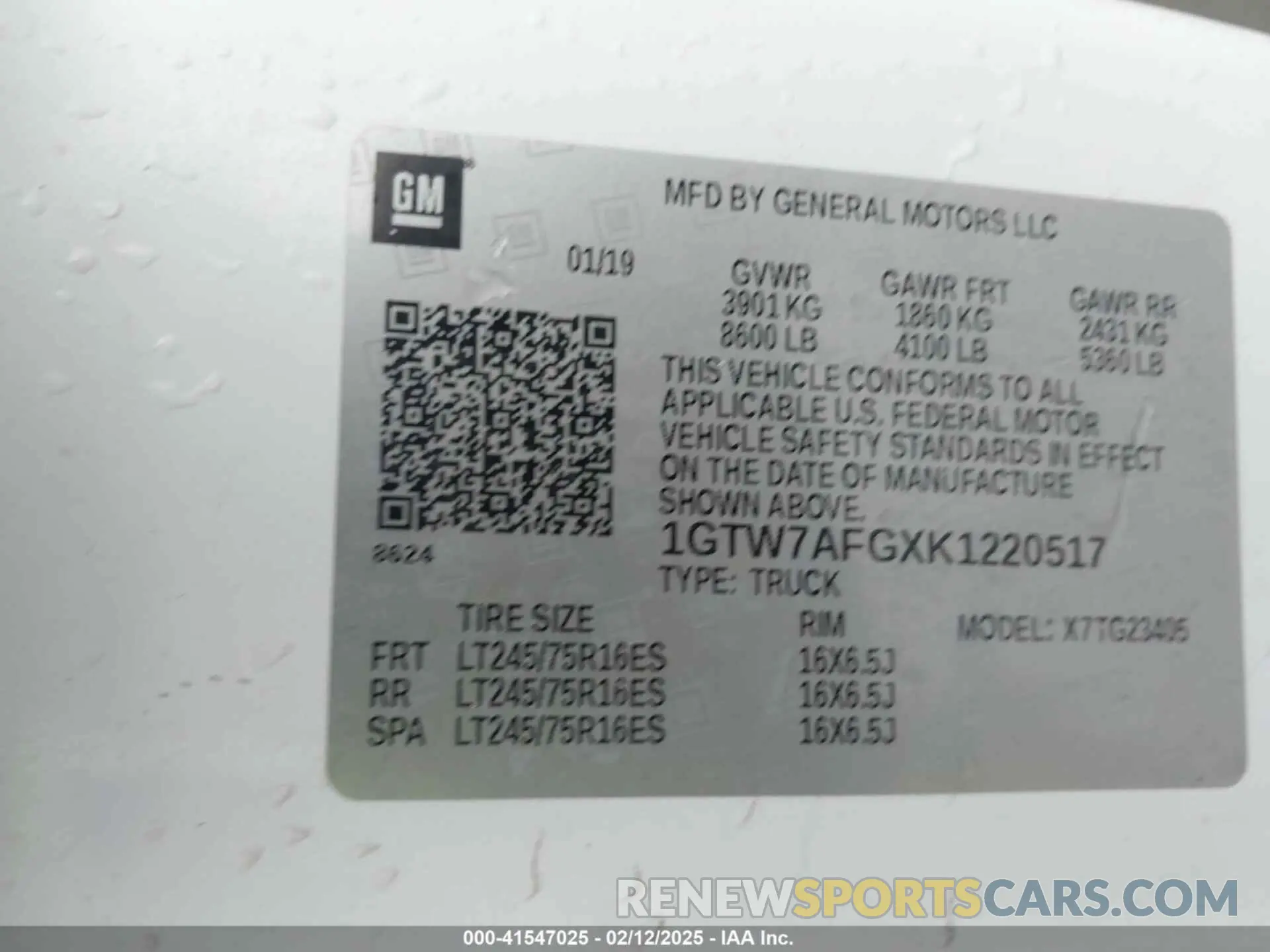 9 Photograph of a damaged car 1GTW7AFGXK1220517 GMC SAVANA 2500 2019