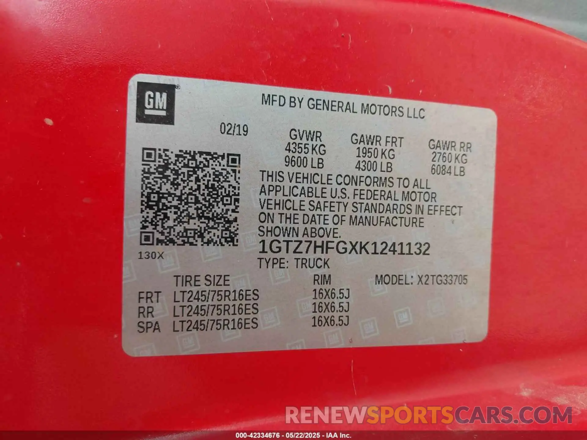 9 Photograph of a damaged car 1GTZ7HFGXK1241132 GMC SAVANA 3500 2019