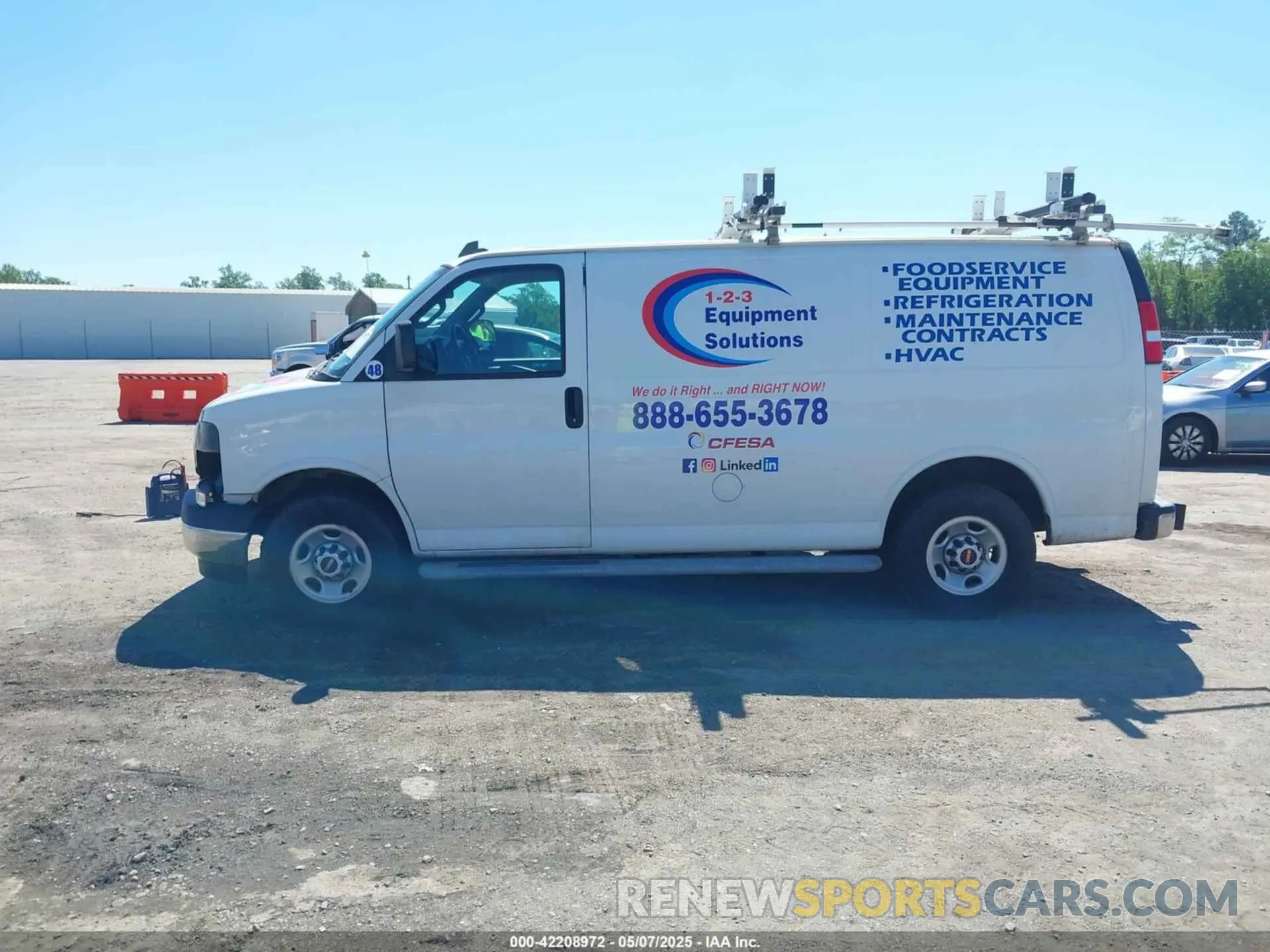14 Photograph of a damaged car 1GTW7AFG2L1183562 GMC SAVANA CARGO 2020