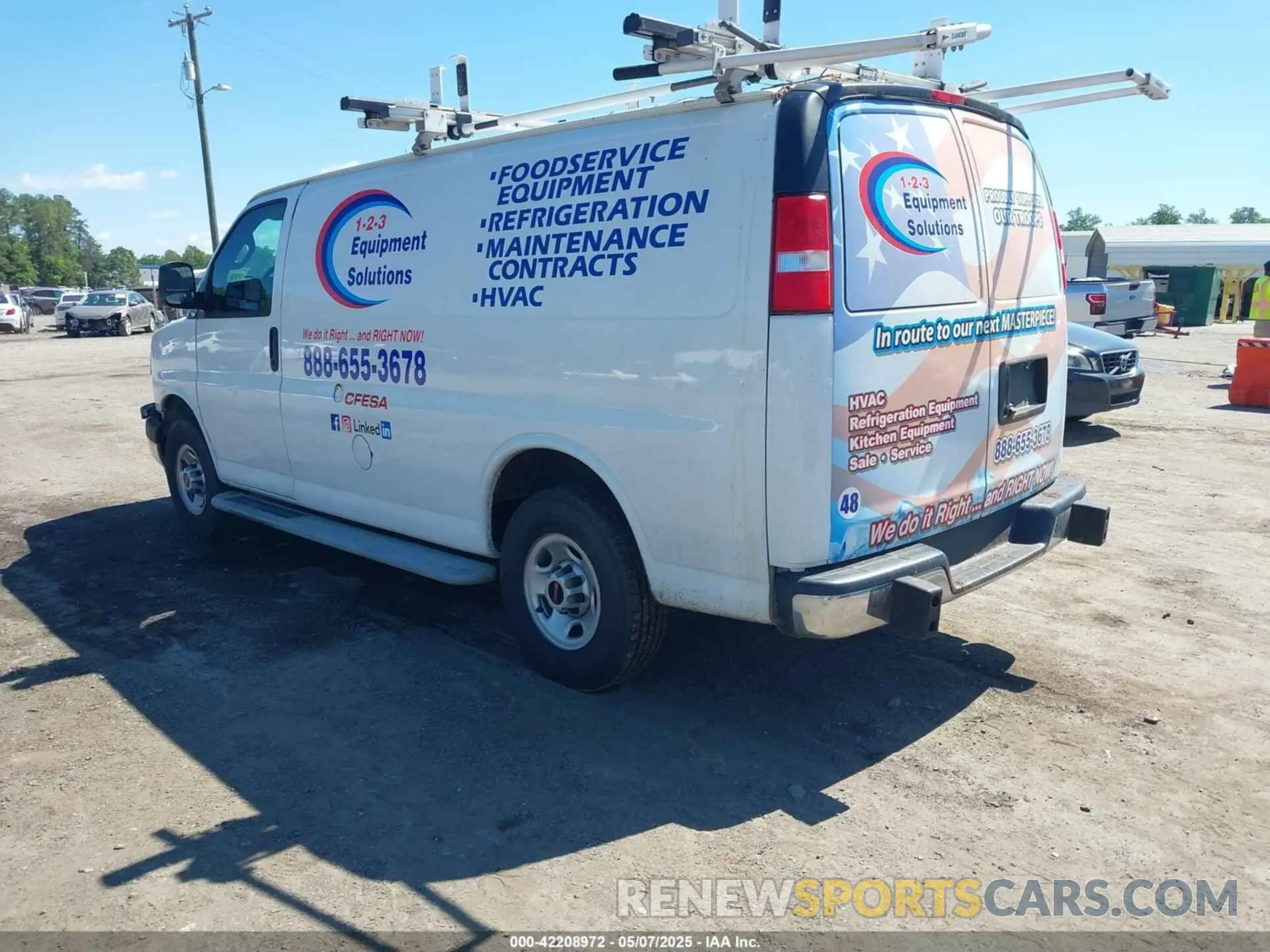 3 Photograph of a damaged car 1GTW7AFG2L1183562 GMC SAVANA CARGO 2020
