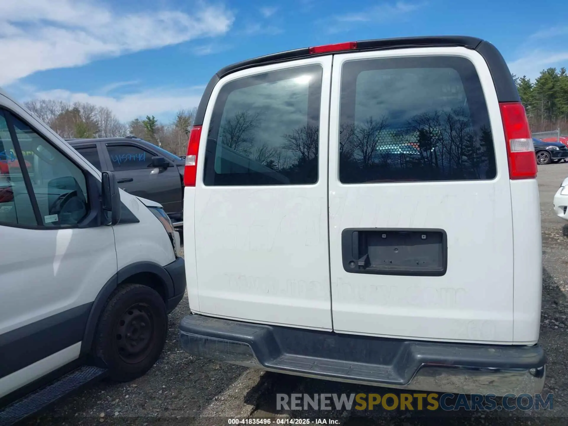 17 Photograph of a damaged car 1GTW7AF72M1191484 GMC SAVANA CARGO 2021