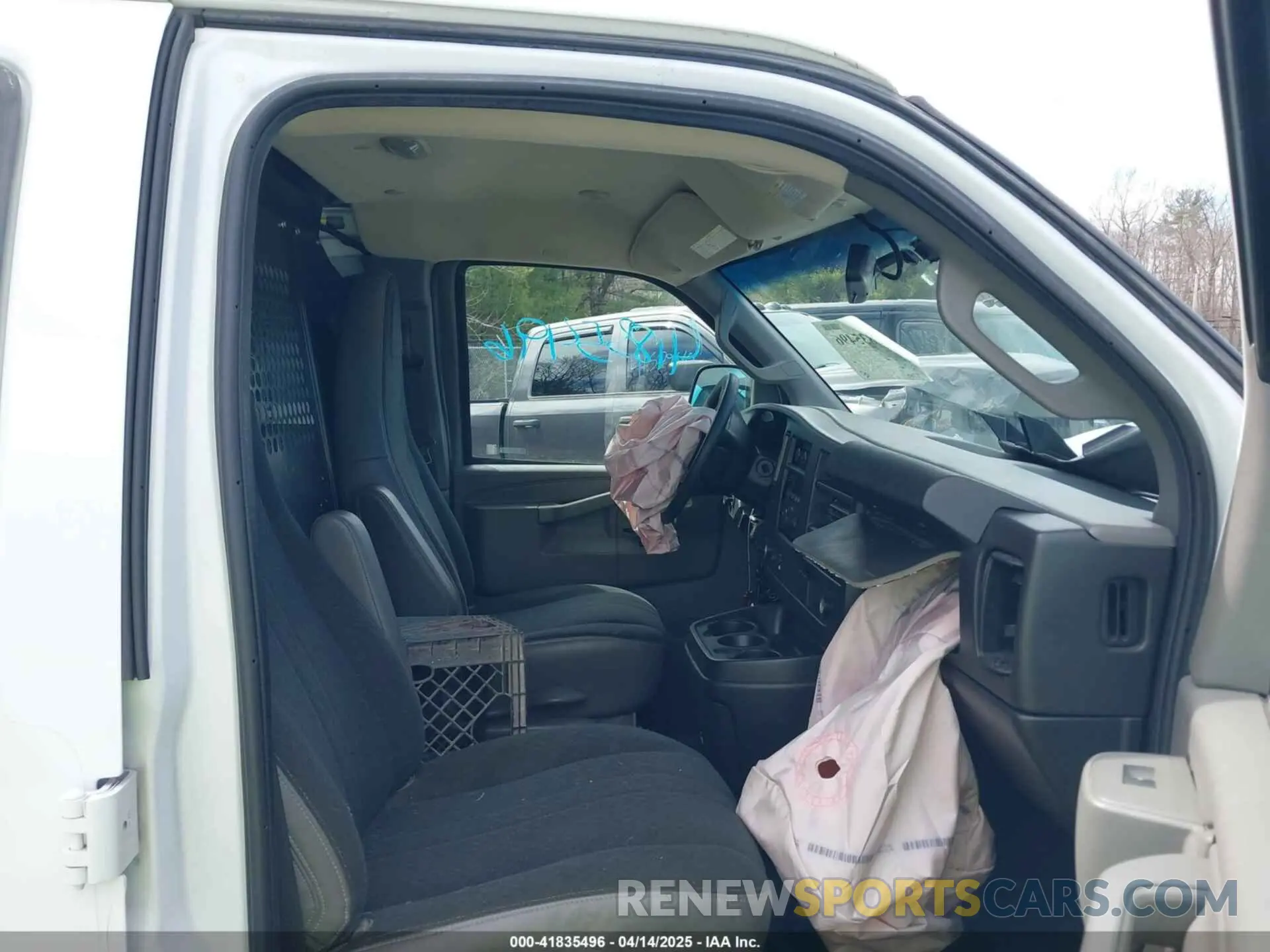 5 Photograph of a damaged car 1GTW7AF72M1191484 GMC SAVANA CARGO 2021