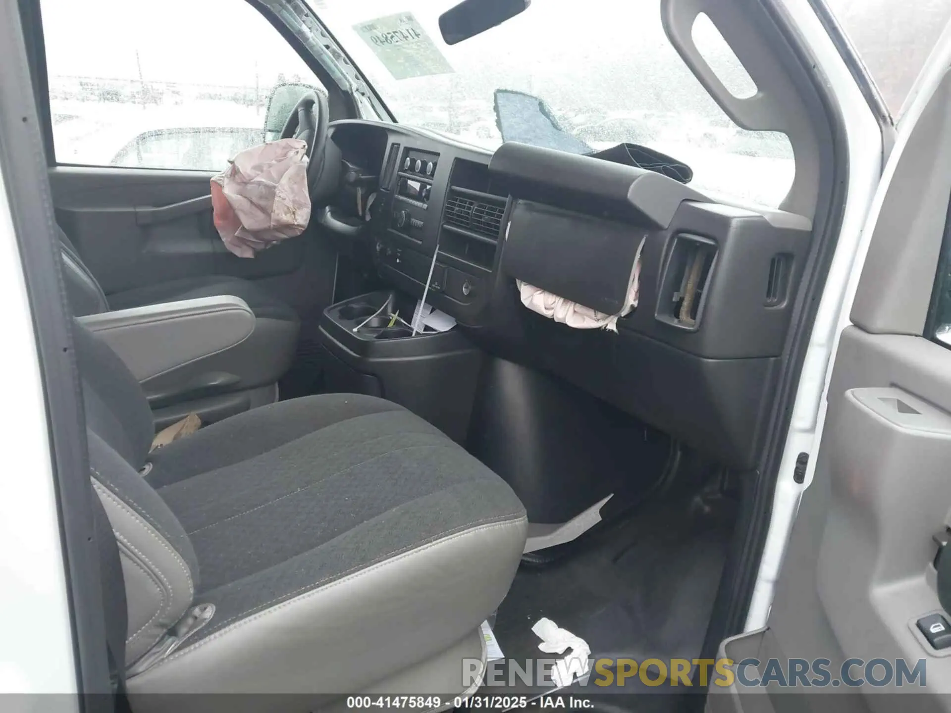 5 Photograph of a damaged car 1GTW7AFP5M1213087 GMC SAVANA CARGO 2021