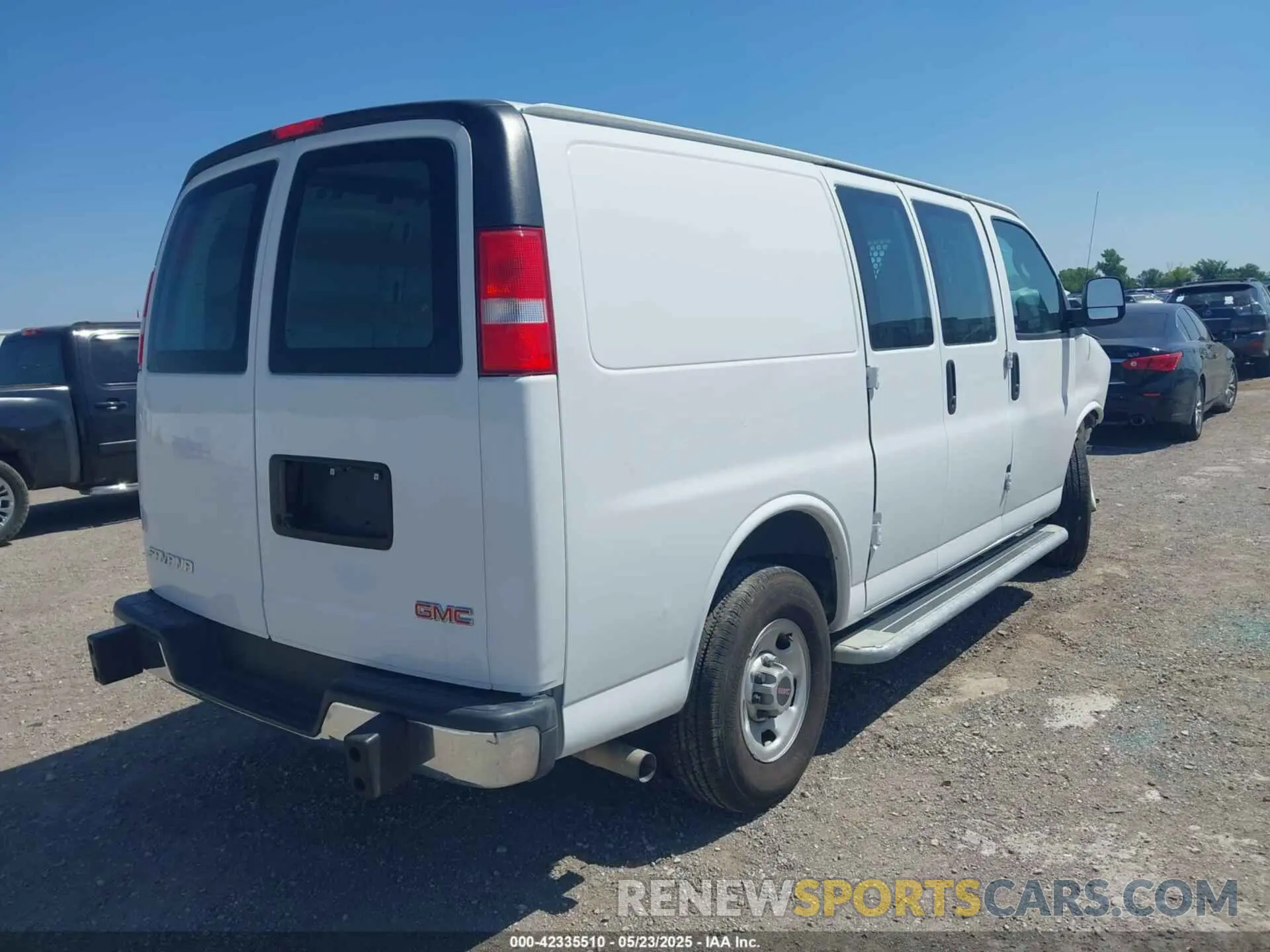 4 Фотография поврежденного автомобиля 1GTW7AF73N1219312 GMC SAVANA CARGO 2022
