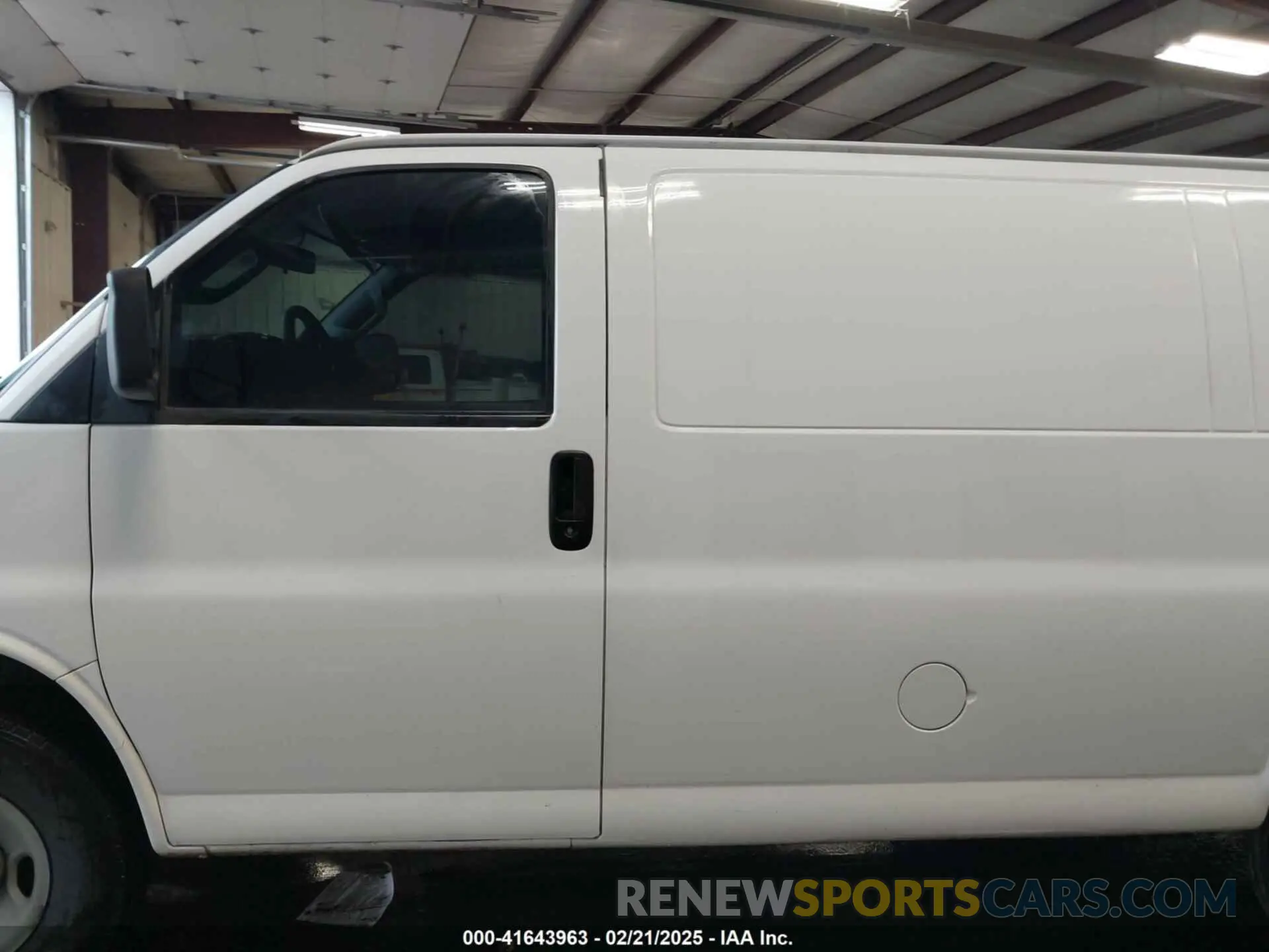 14 Фотография поврежденного автомобиля 1GTW7AFP1P1106073 GMC SAVANA CARGO 2023
