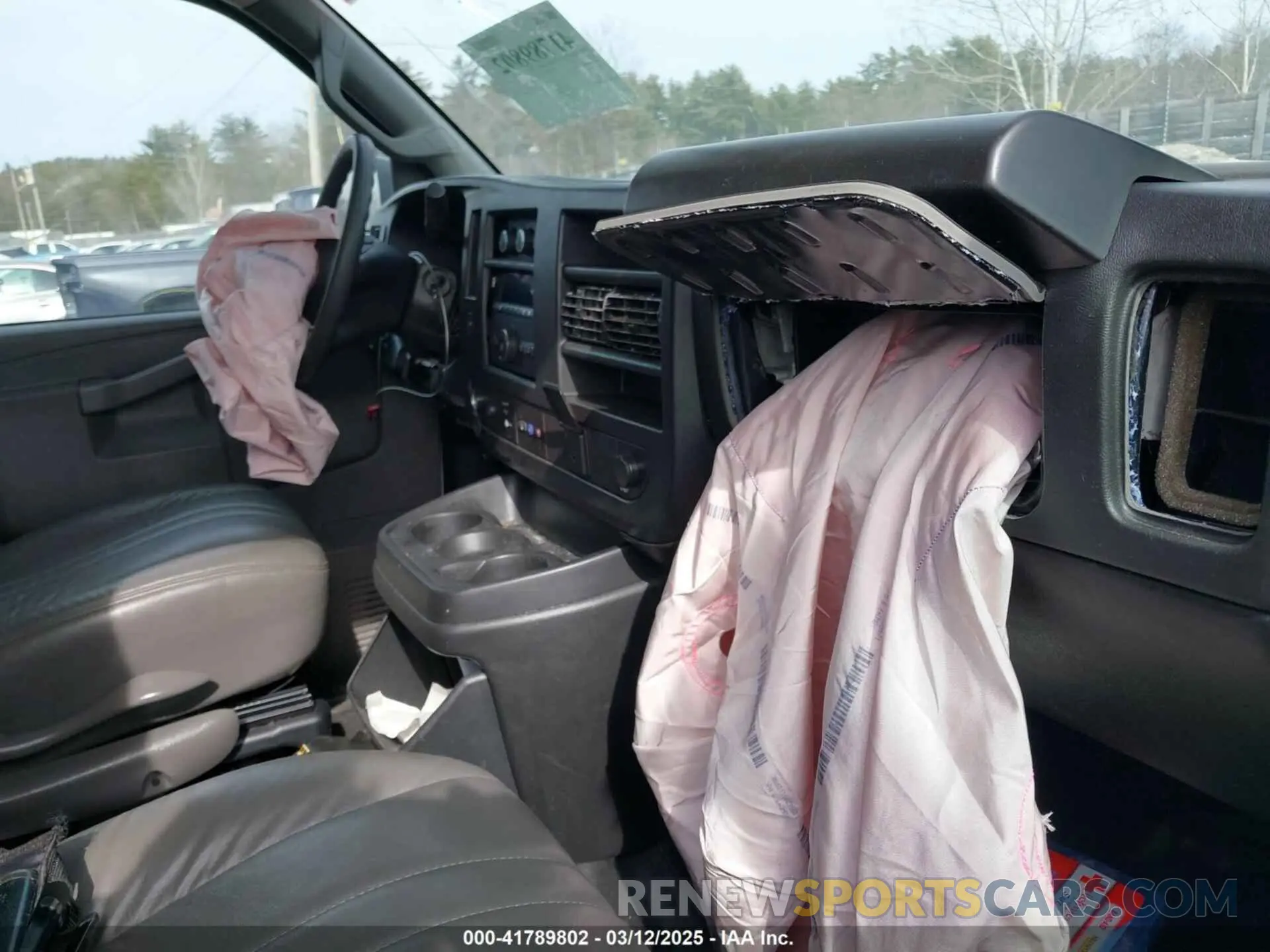 5 Photograph of a damaged car 1GTW7BFP5P1106325 GMC SAVANA CARGO 2023