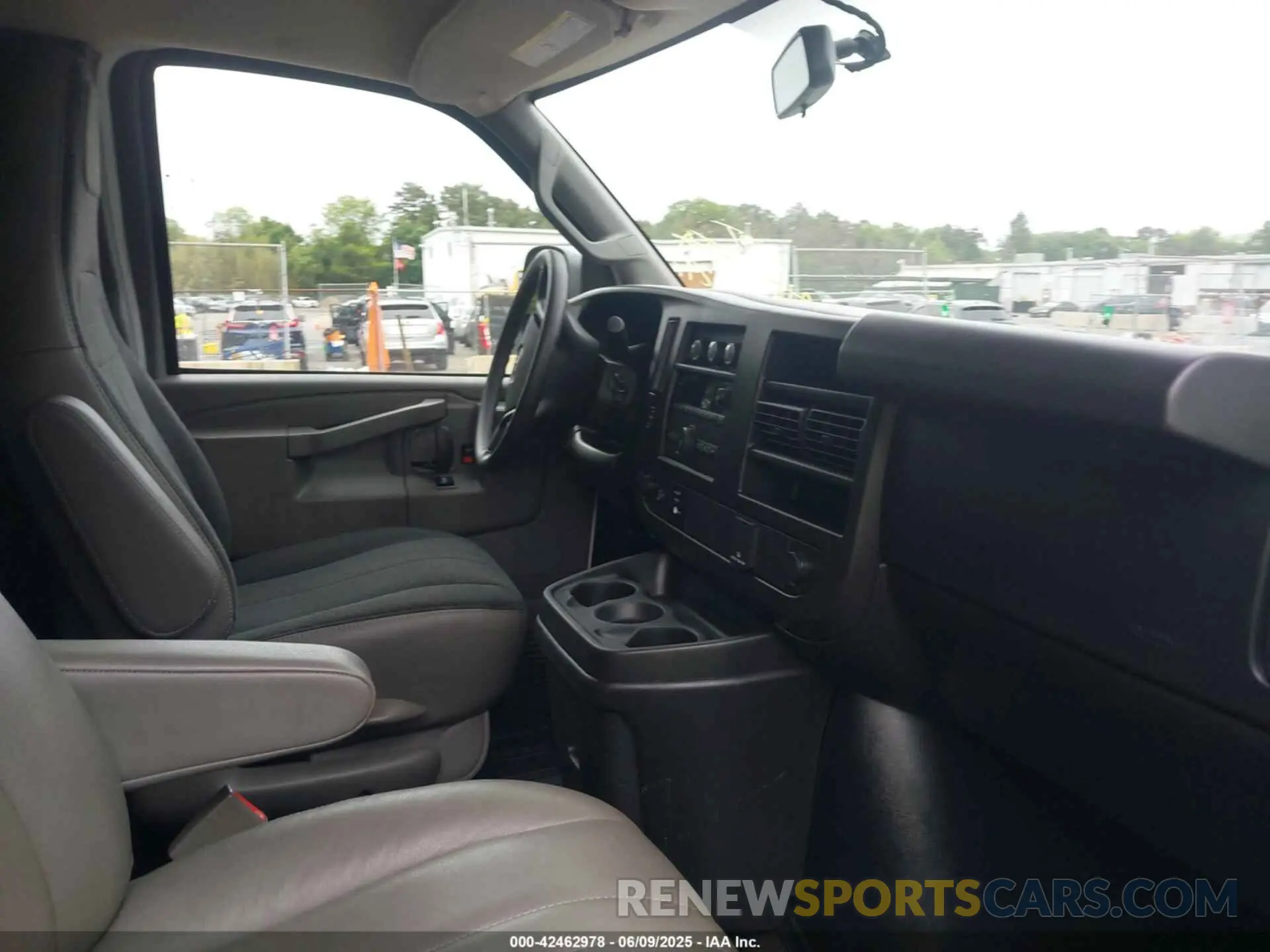 5 Photograph of a damaged car 1GTW7AFP8R1181159 GMC SAVANA CARGO 2024