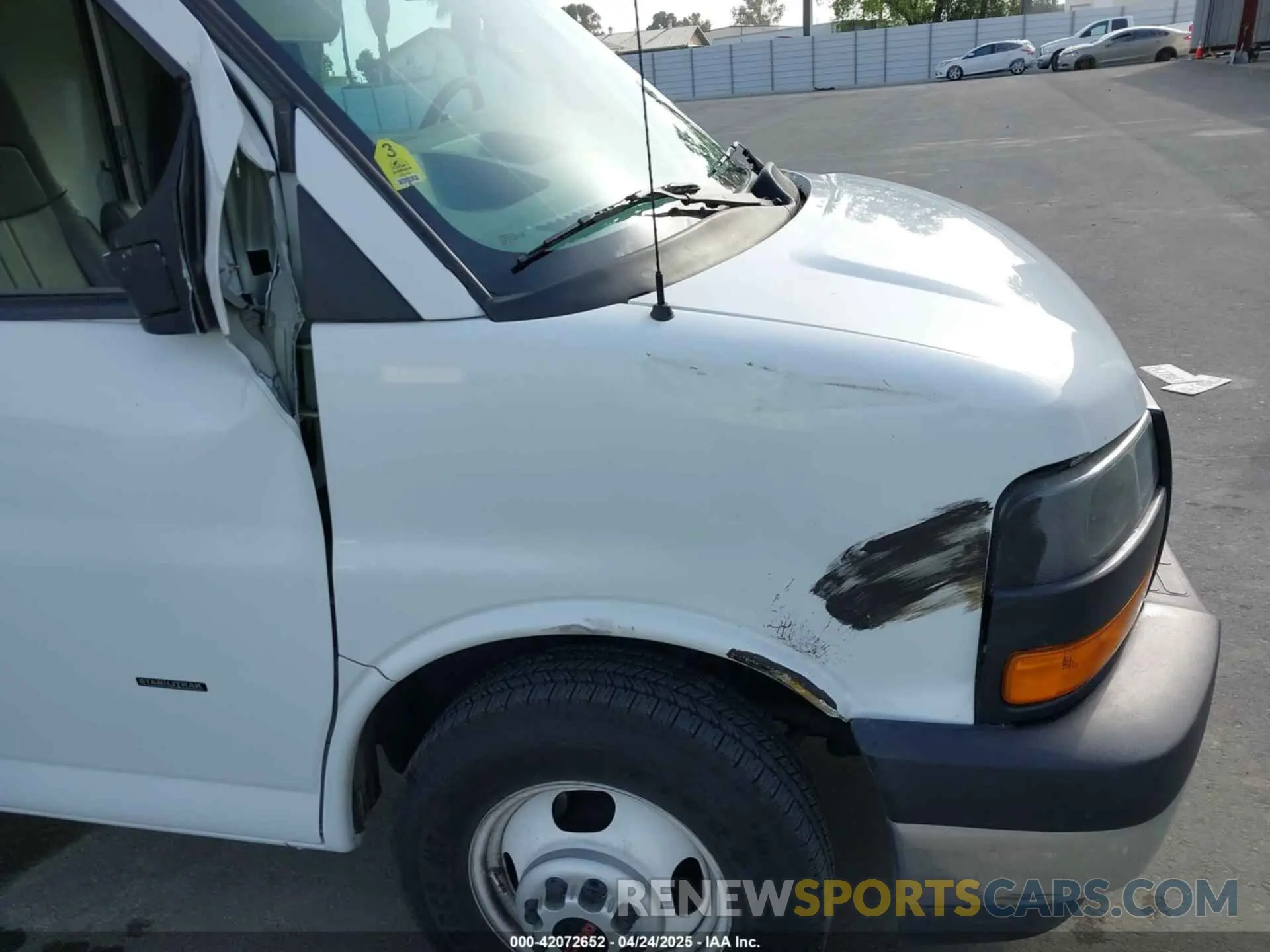 17 Photograph of a damaged car 7GZ37TCG8LN006304 GMC SAVANA CUTAWAY 2020