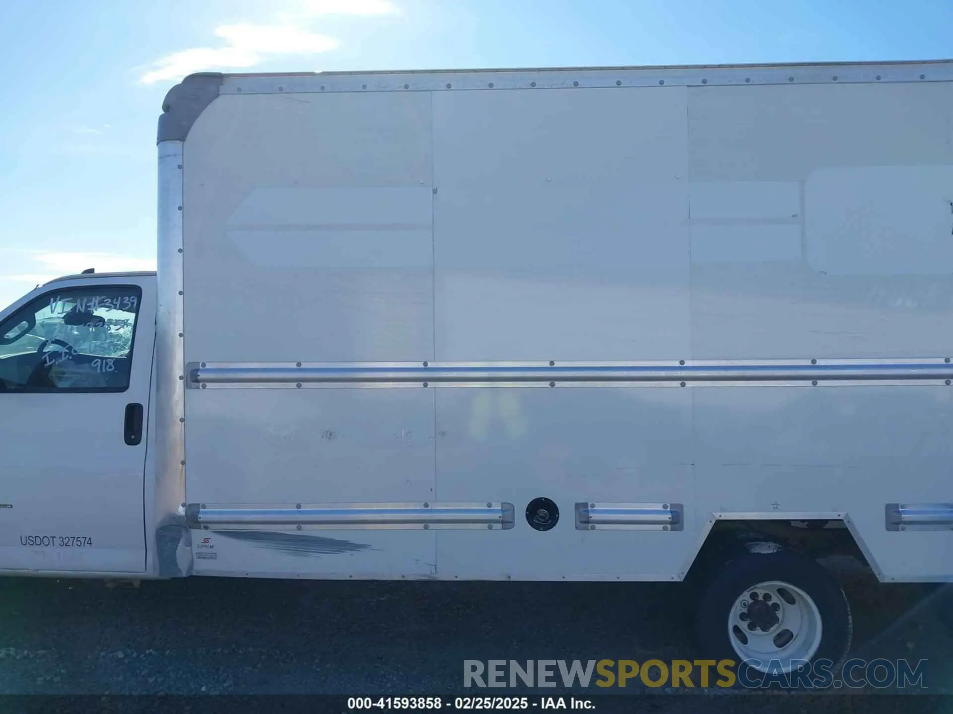 14 Фотография поврежденного автомобиля 7GZ37TC79MN013439 GMC SAVANA CUTAWAY 2021