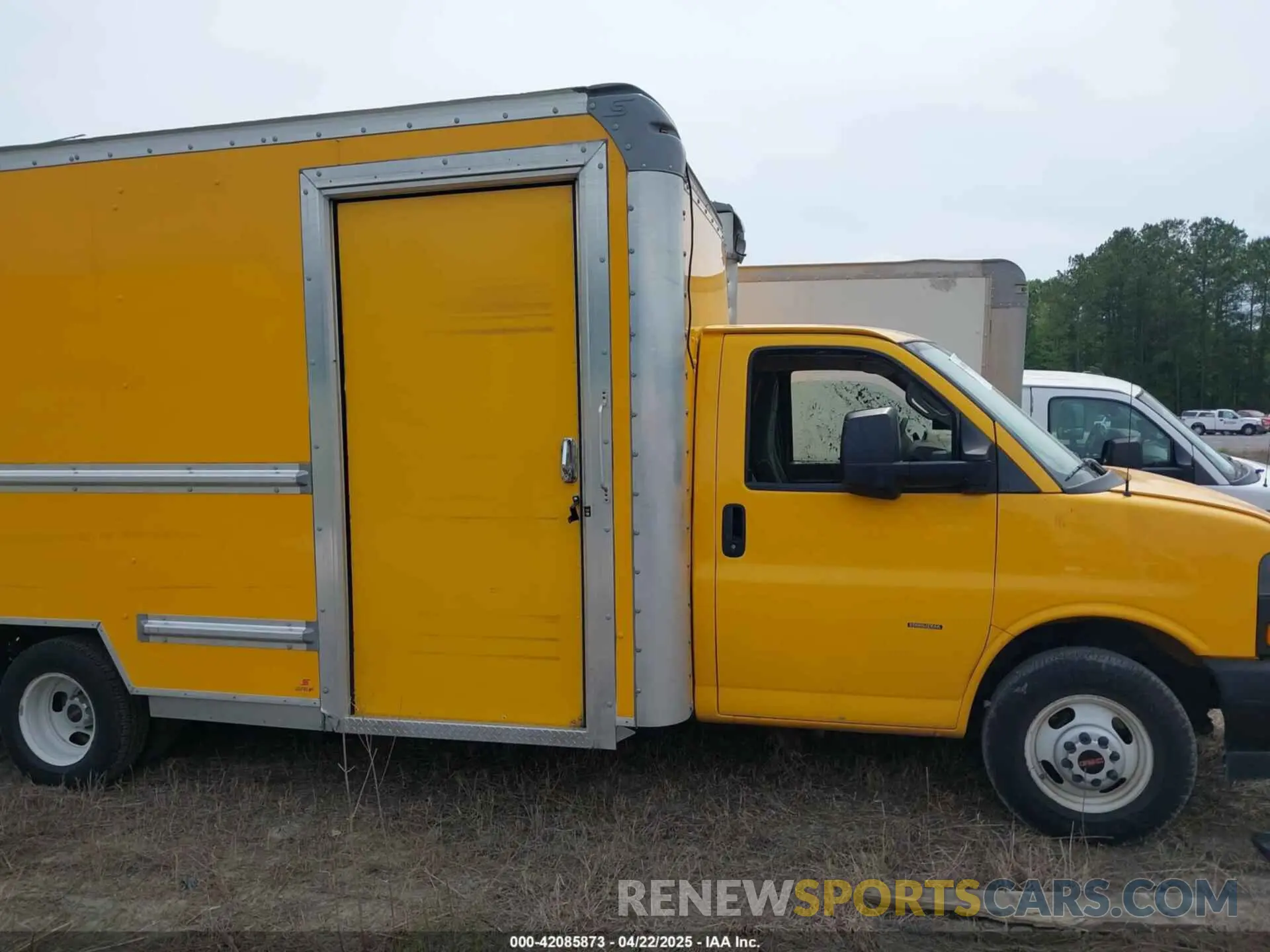 13 Фотография поврежденного автомобиля 7GZ37TC75NN006585 GMC SAVANA CUTAWAY 2022
