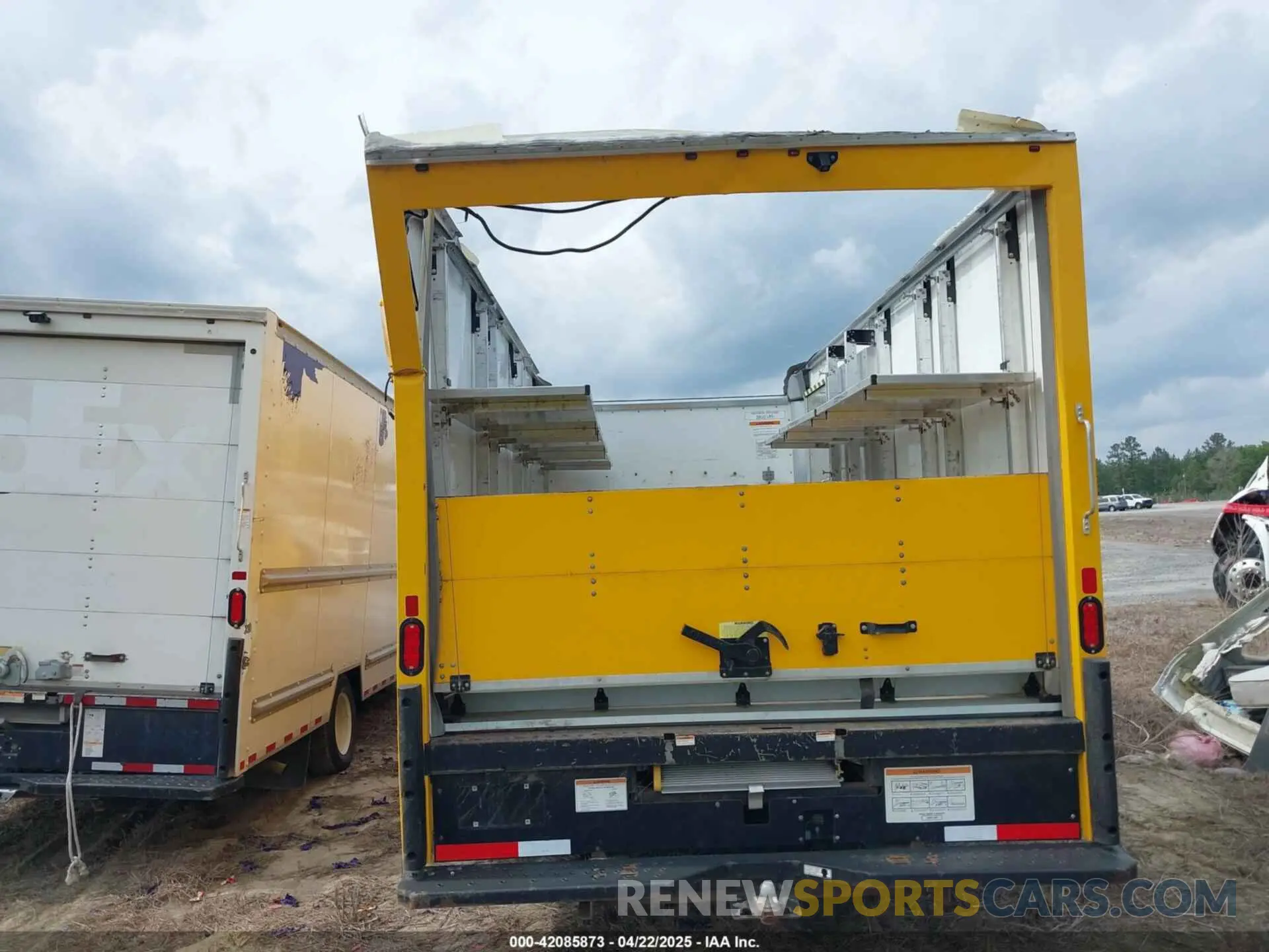 15 Фотография поврежденного автомобиля 7GZ37TC75NN006585 GMC SAVANA CUTAWAY 2022