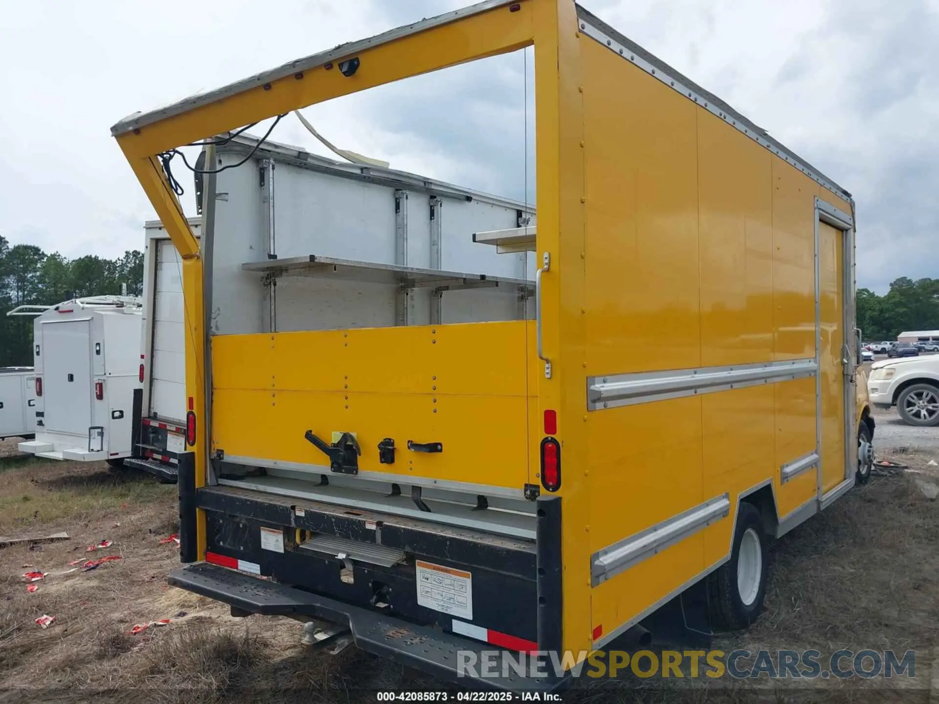 4 Фотография поврежденного автомобиля 7GZ37TC75NN006585 GMC SAVANA CUTAWAY 2022